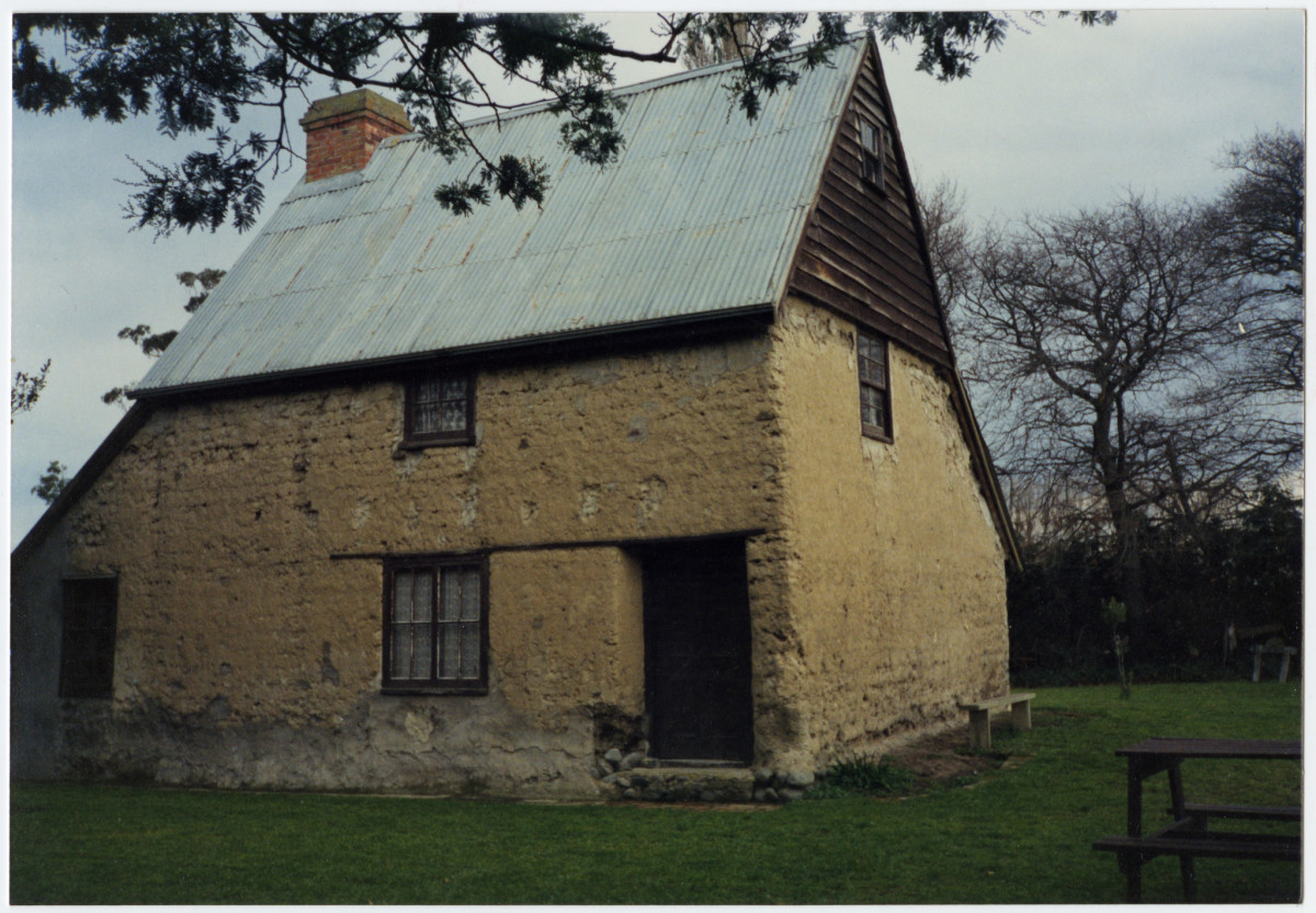 Tiptree cottage interior discoverywall.nz