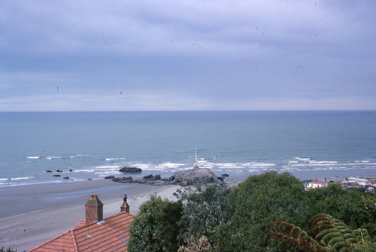 Cave Rock, Sumner discoverywall.nz