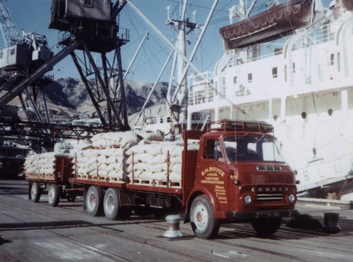 Boyce large load on Lyttelton wharf discoverywall.nz