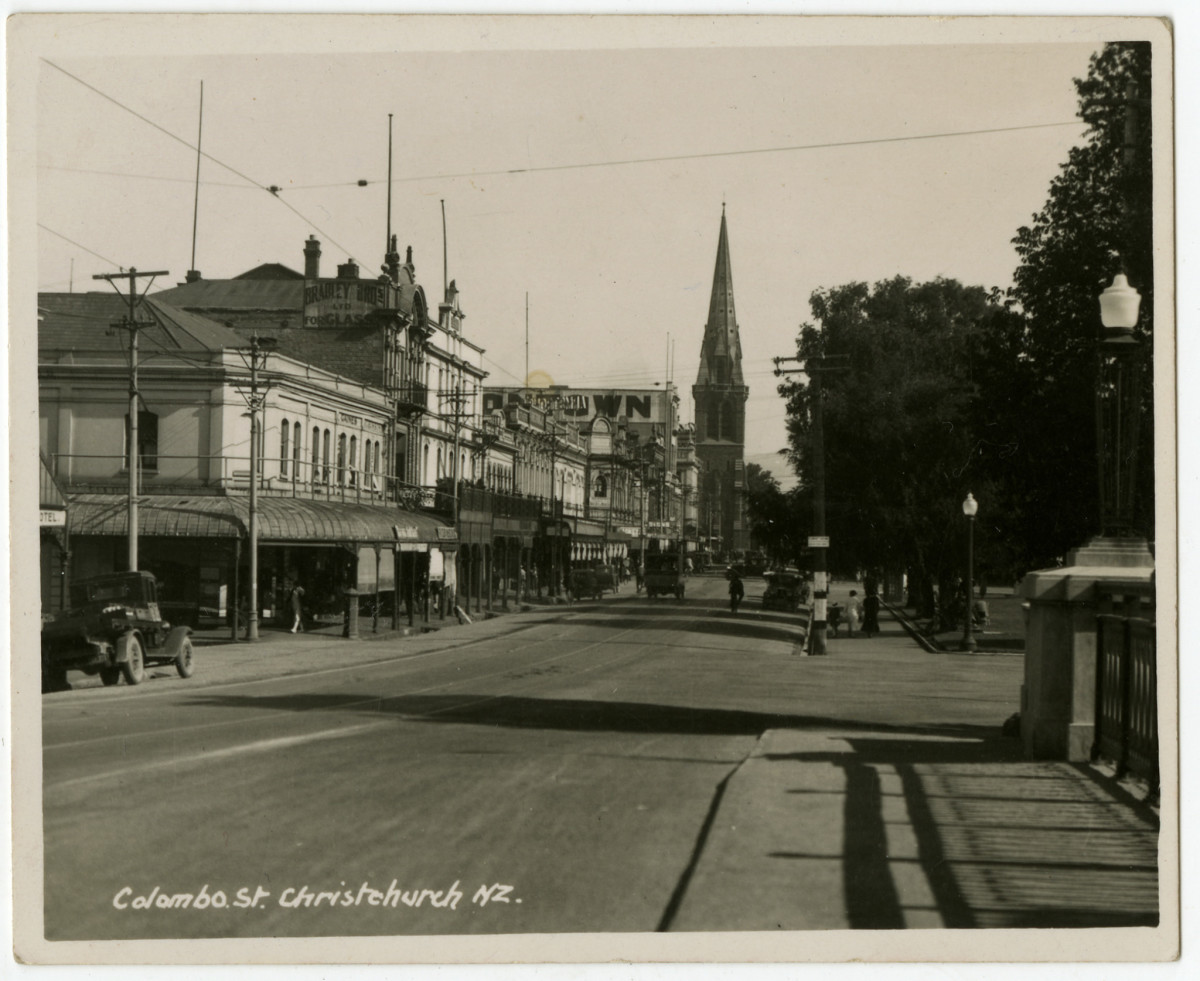 Looking south down Colombo Street through Cathedral Square