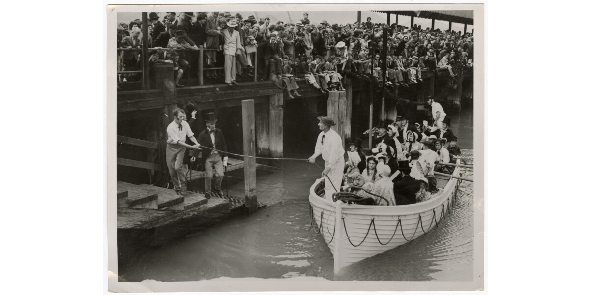 Reenactment of boat landing discoverywall.nz