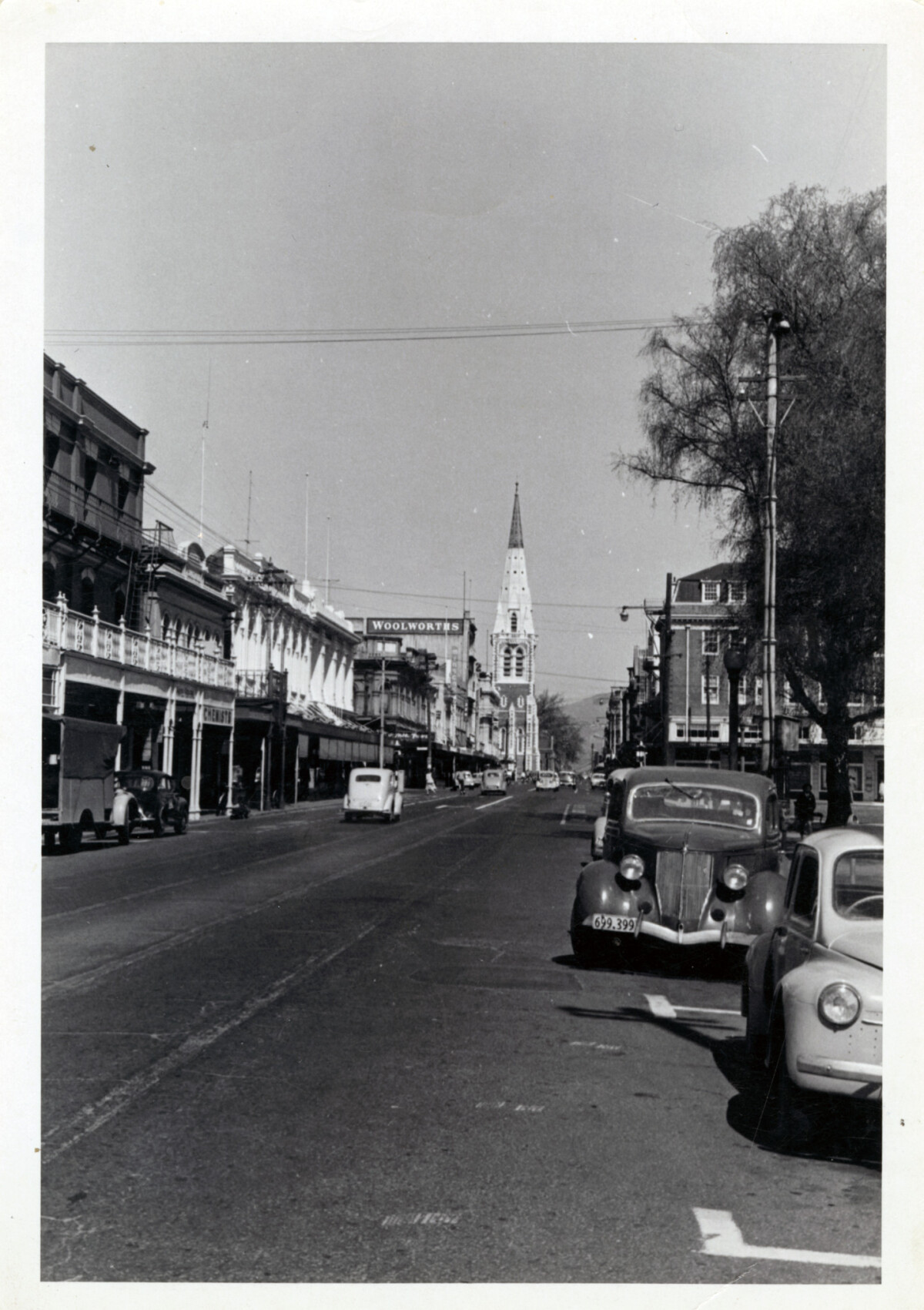 Looking south down Colombo Street through Cathedral Square