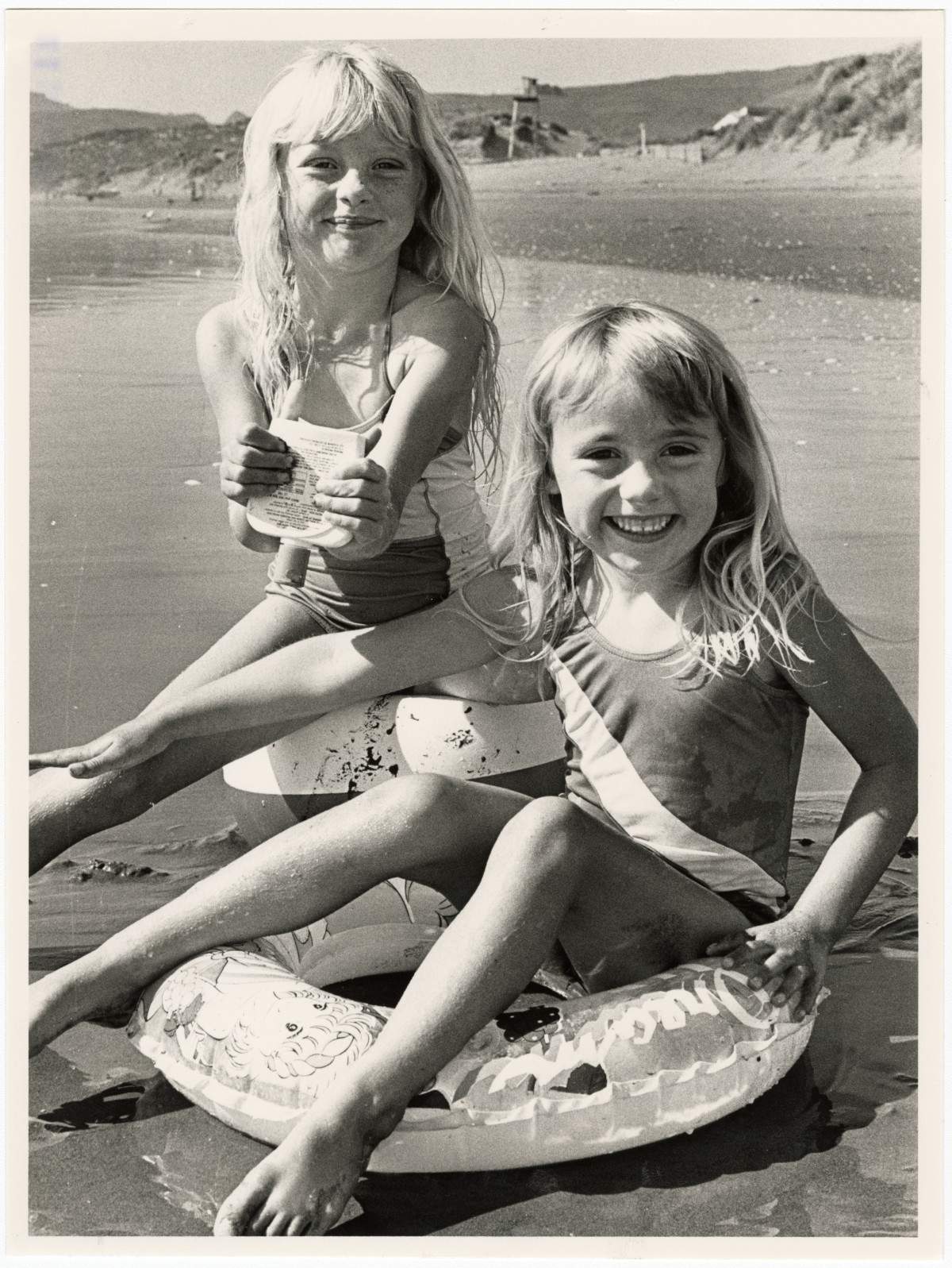 Sisters at the beach | discoverywall.nz