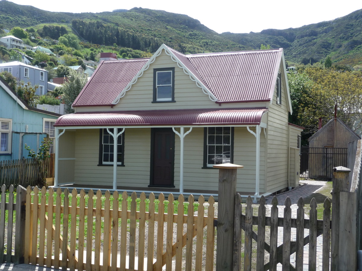 St Saviours cottages overlooking Lyttelton Harbour discoverywall.nz