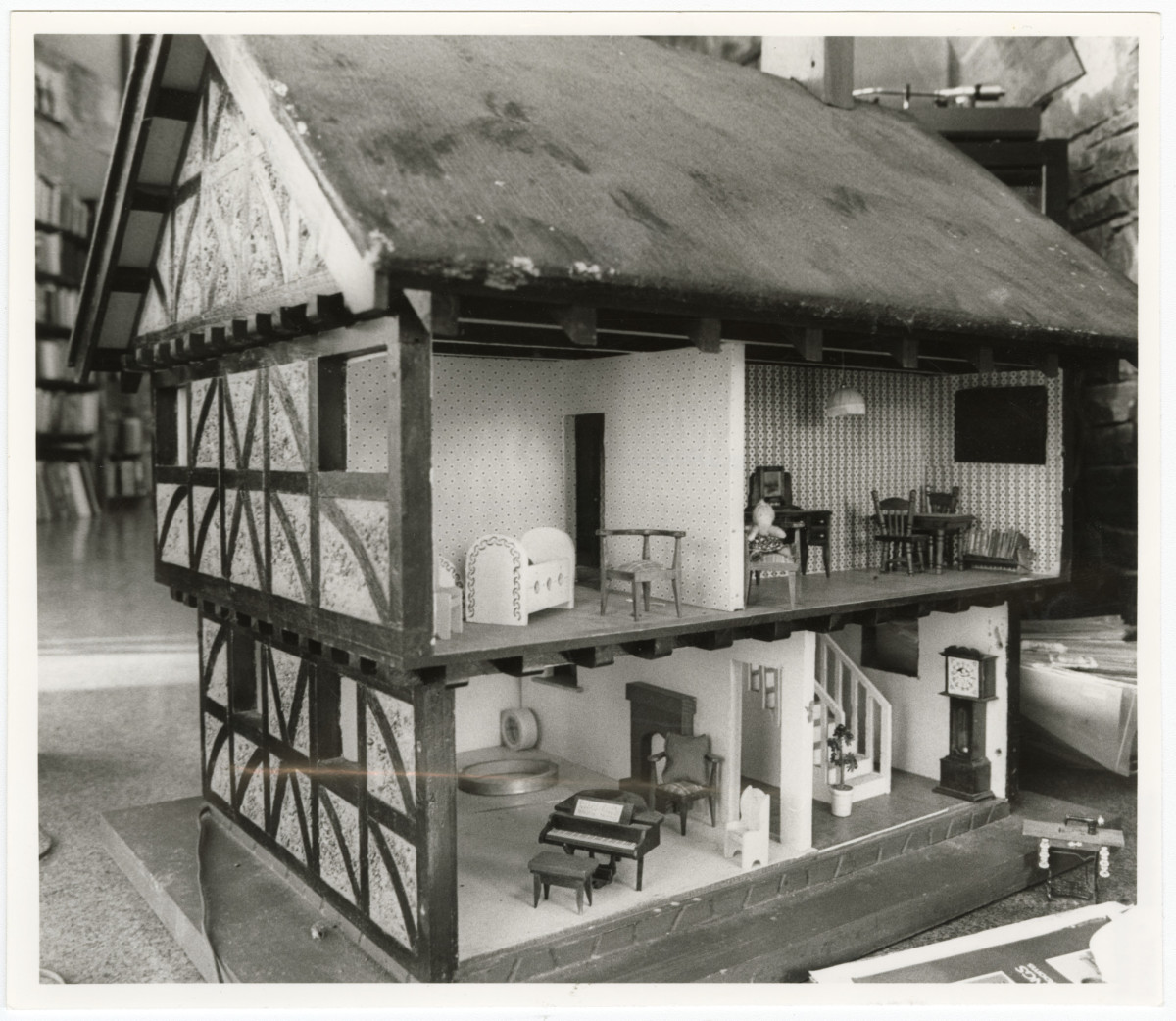 Tudorstyle Dolls House discoverywall.nz