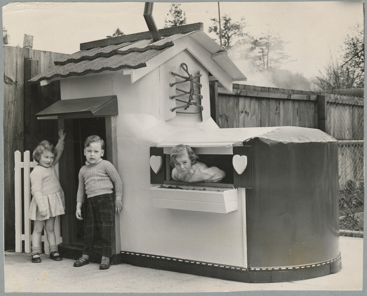 Shoe playhouse at Avalon Children's Day Nursery discoverywall.nz