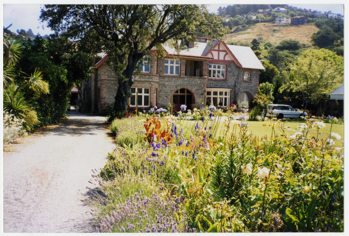 Rock Villa in Sumner discoverywall.nz