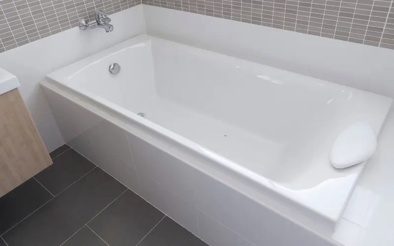 Why Is Bathtub Peeling? (Causes+Fixes!) DiscussDiy