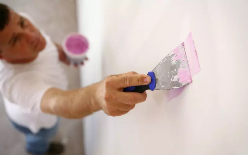 Can You Spackle Over Paint? (Yes, How to Guide) DiscussDiy
