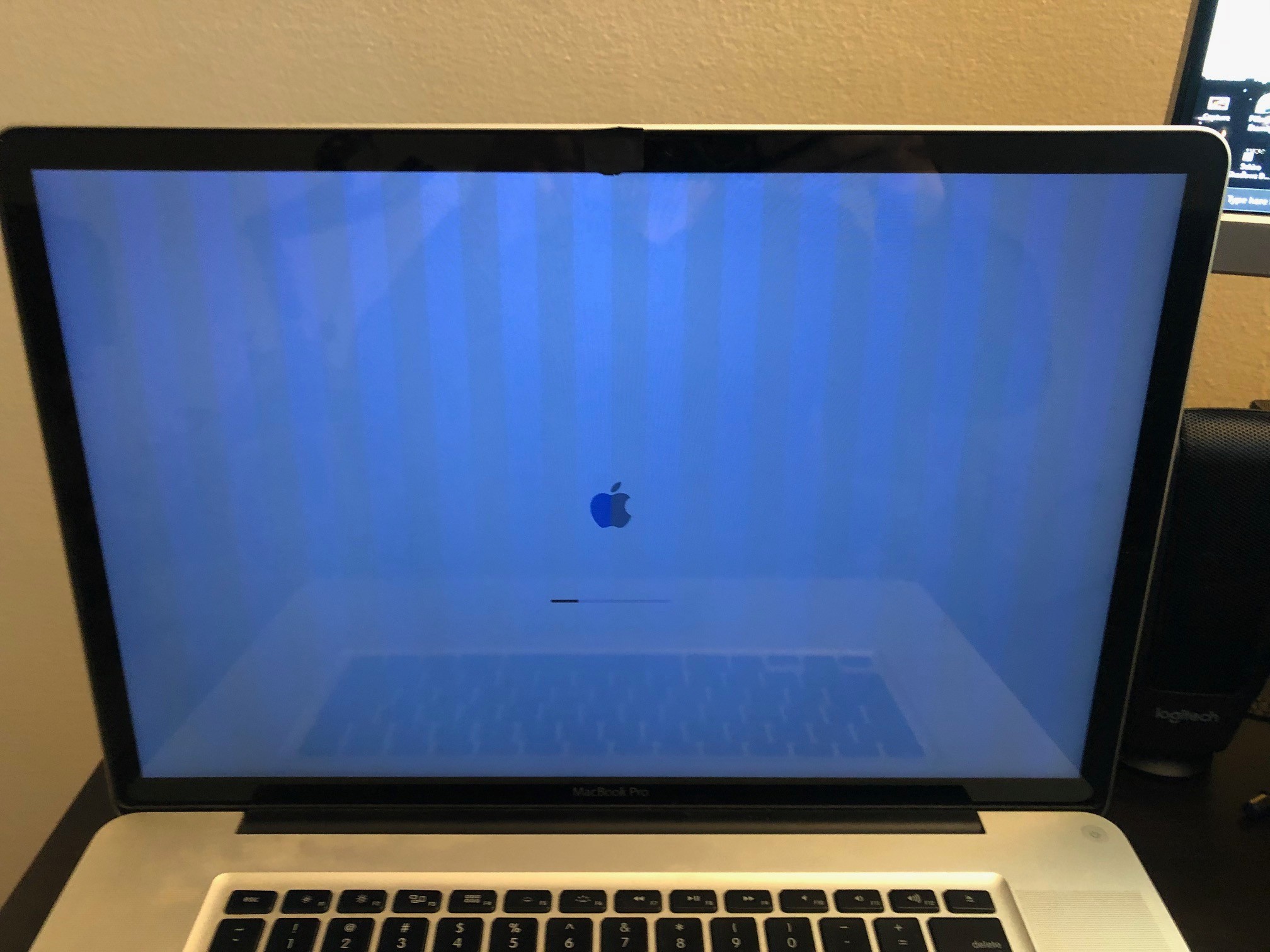 Yellow vertical lines at start up; apple … Apple Community