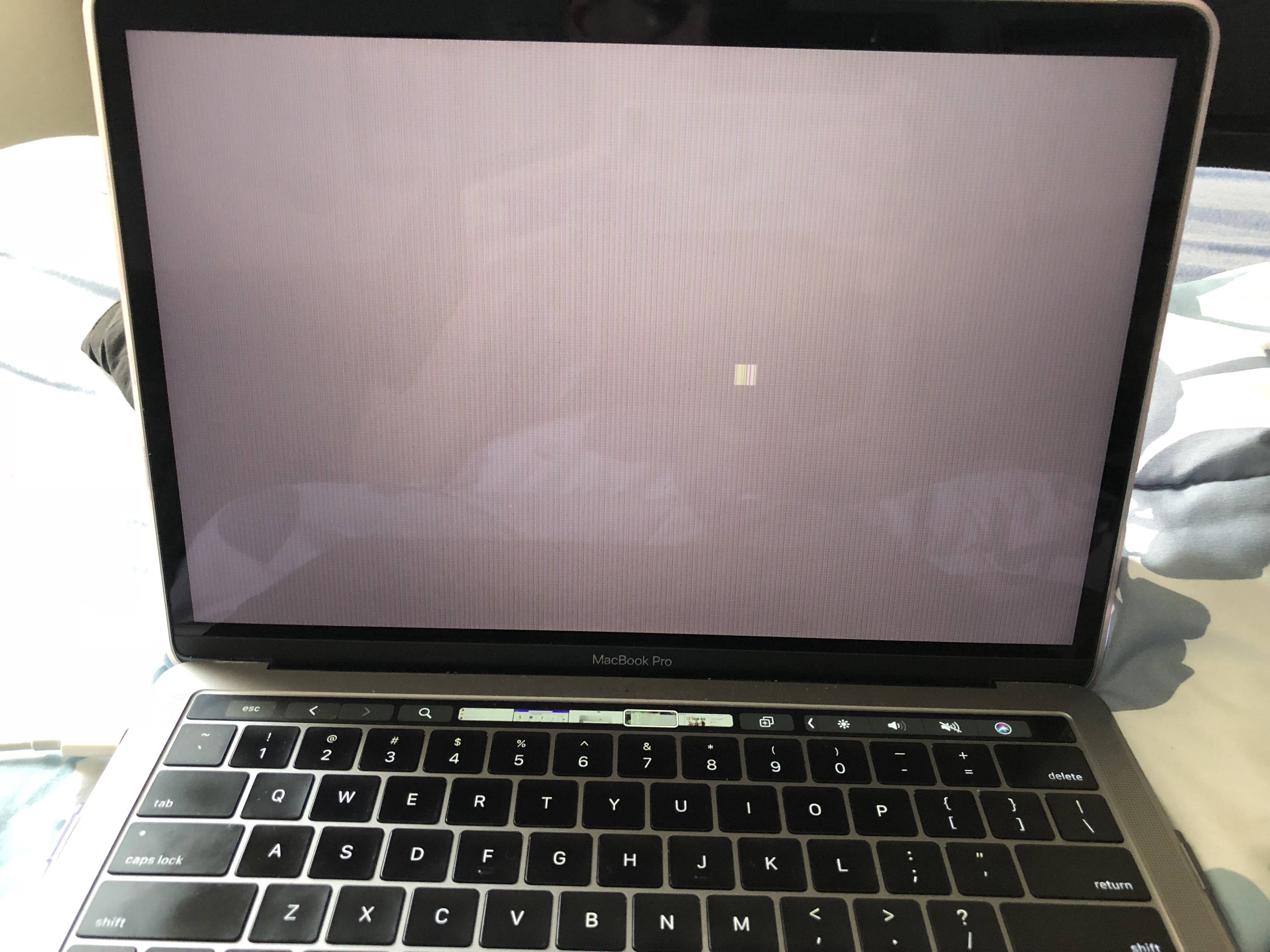 New MacBook Pro (Dec 2017) Screen goes fu… Apple Community
