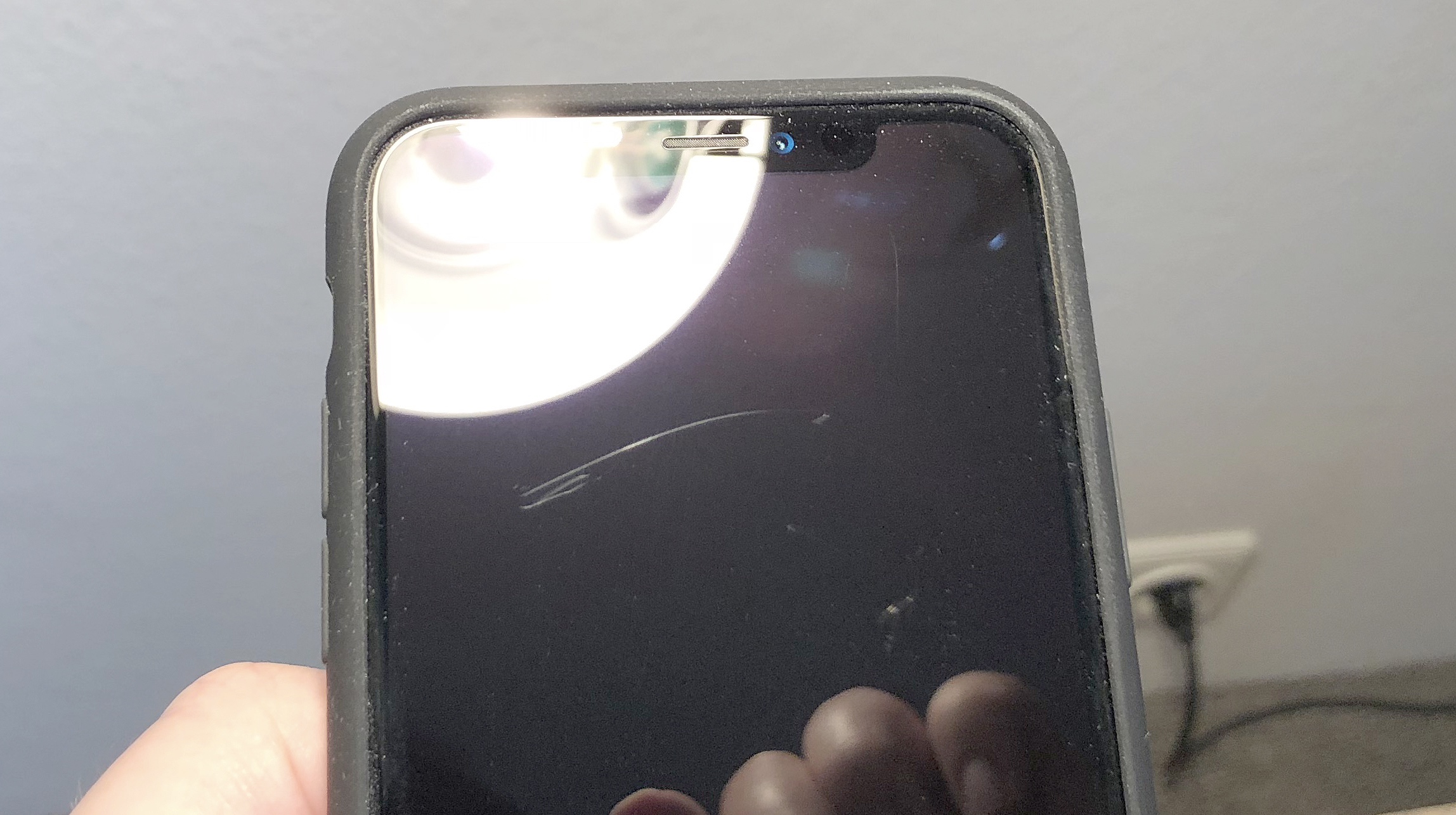 iPhone XS screen prone to scratching ? Apple Community