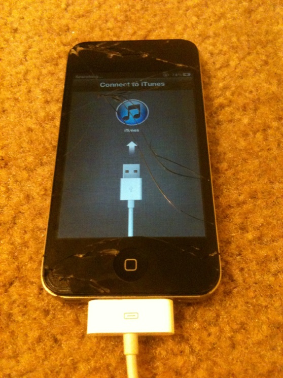 iPhone 4 won't turn on when plugged into … Apple Community