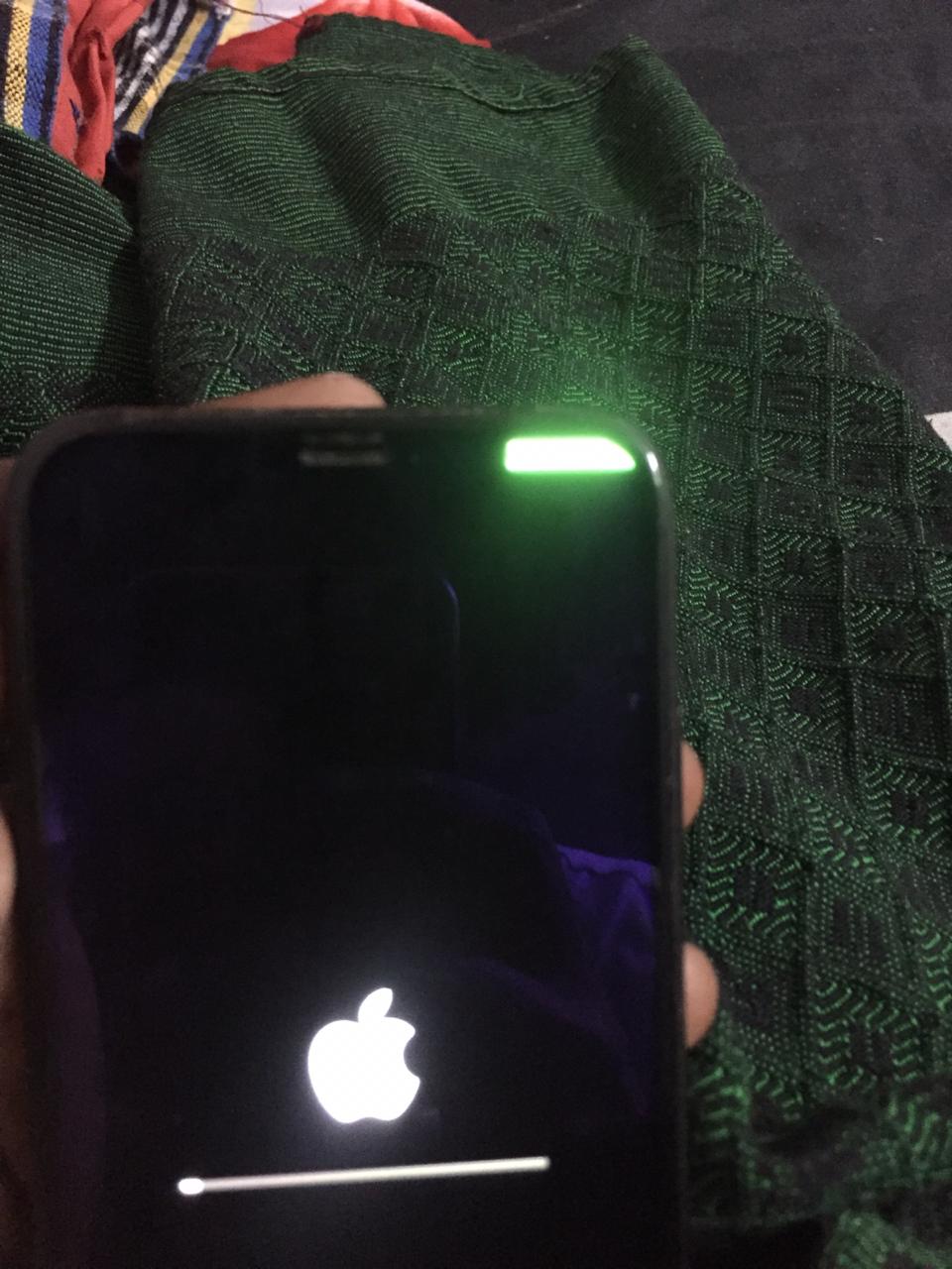 Iphone X green line in top right corner o… Apple Community
