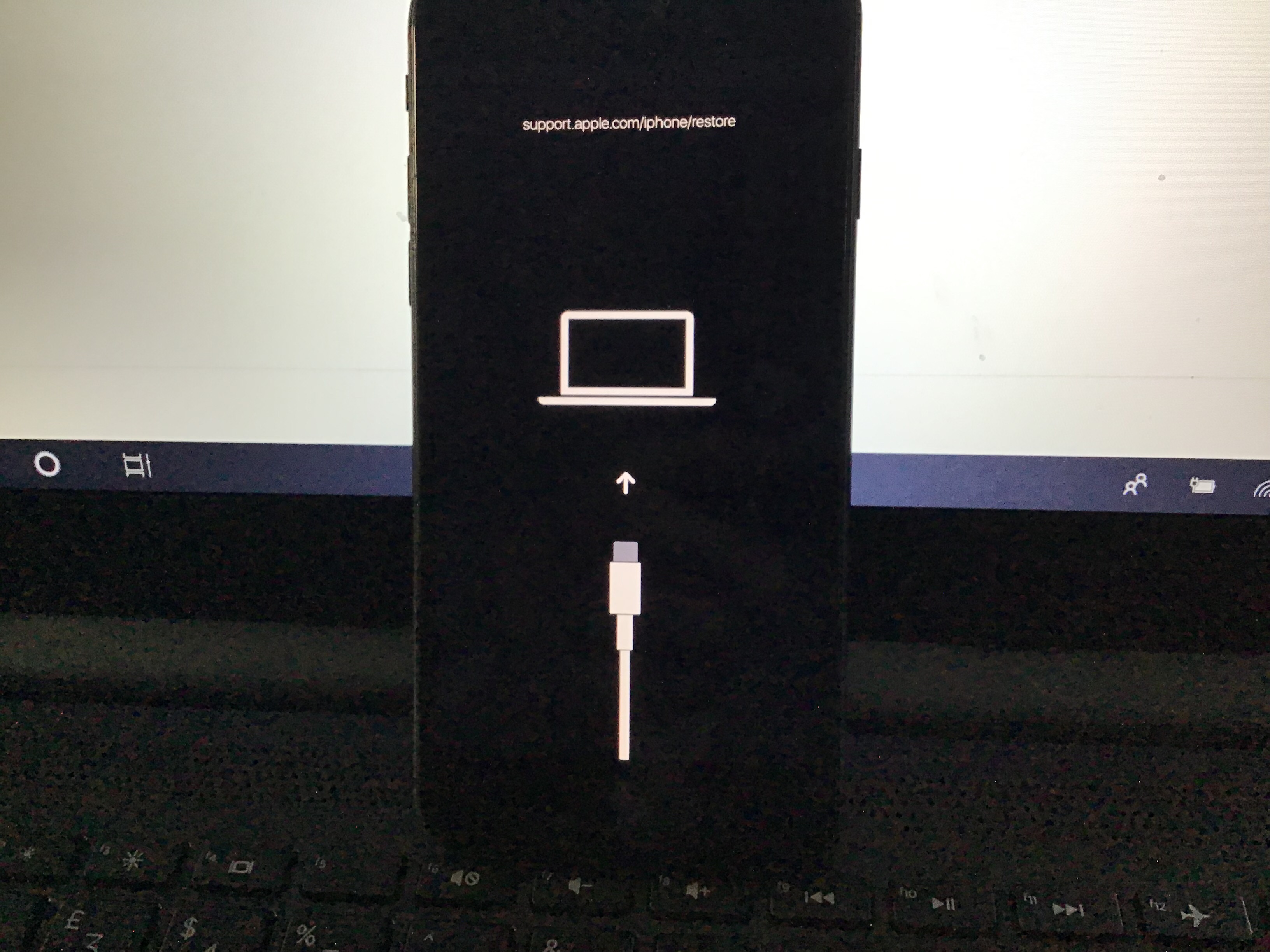 usb lead pointing to computer on iphone s… Apple Community