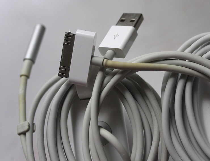 Apple's cords turning yellow near the con… Apple Community