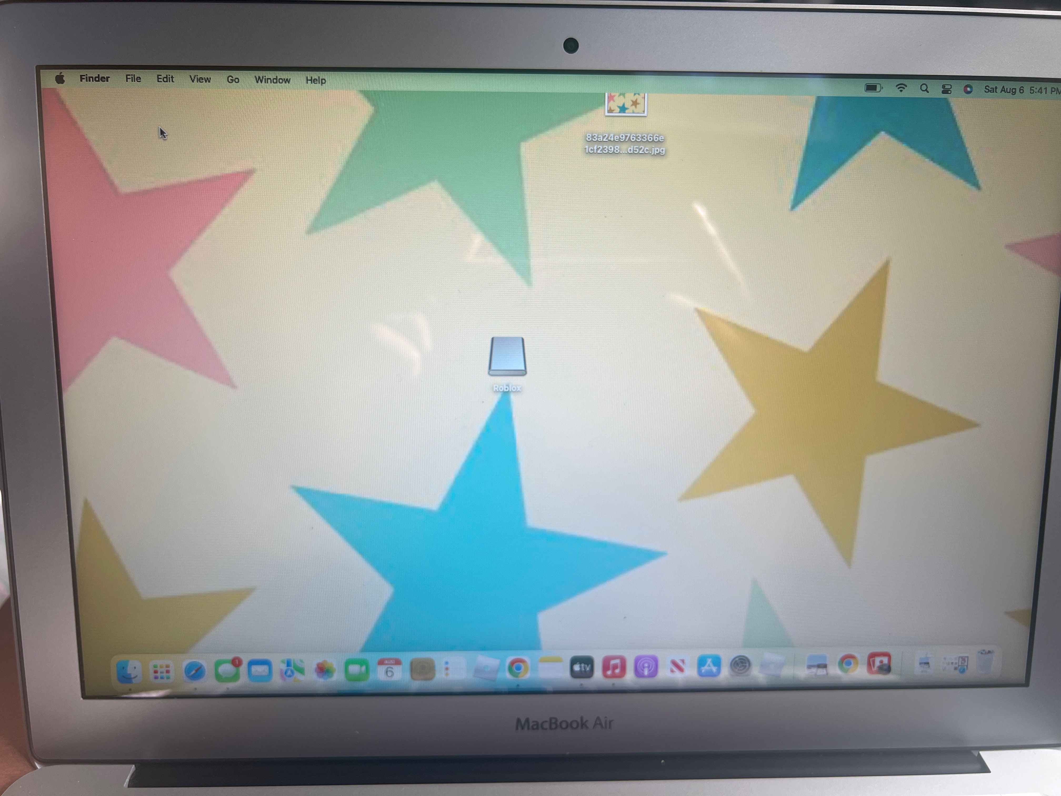 Why is my macbook wallpaper so blurry/ lo… - Apple Community