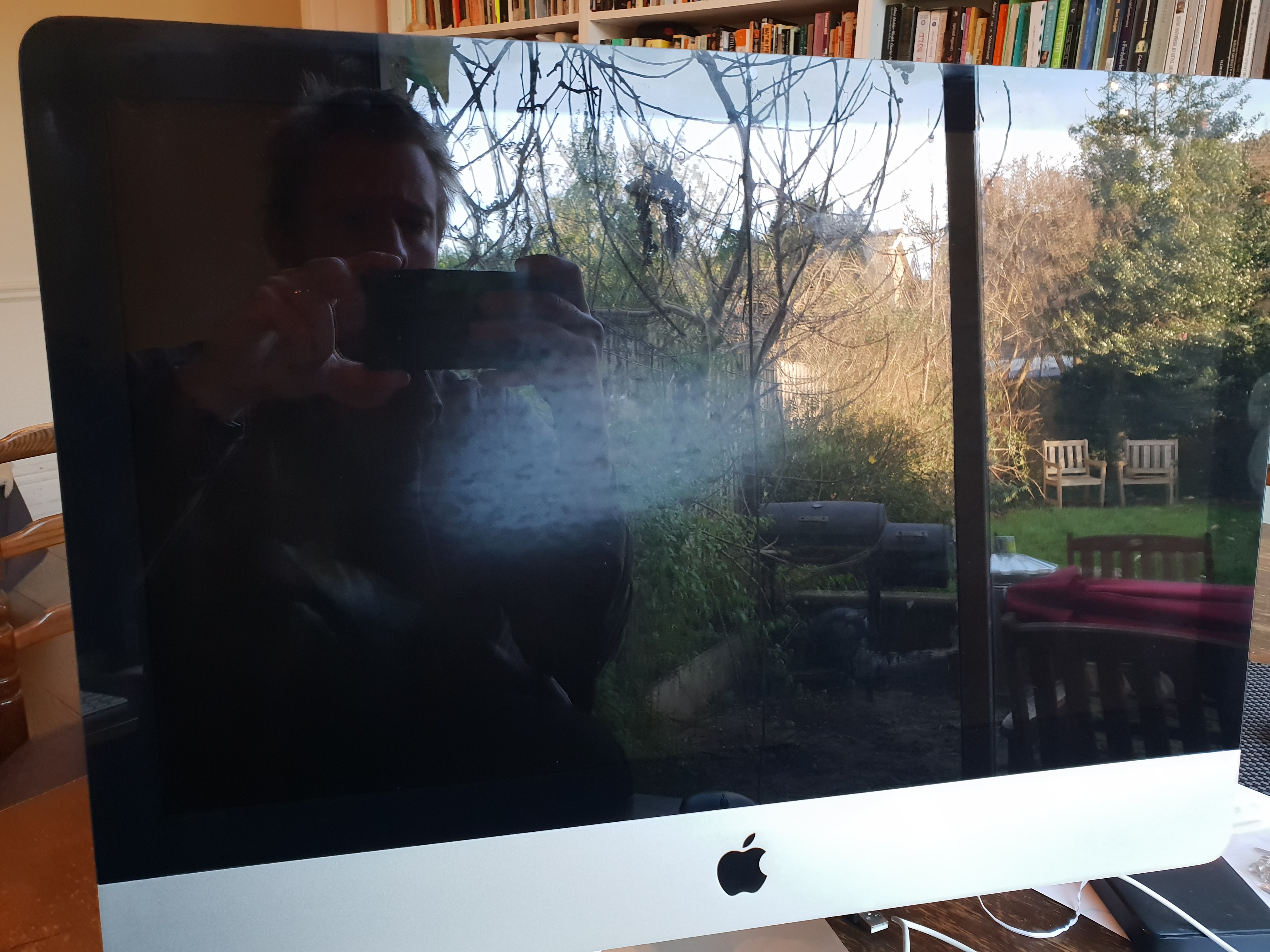 Blurry white cloud on iMac screen Apple Community