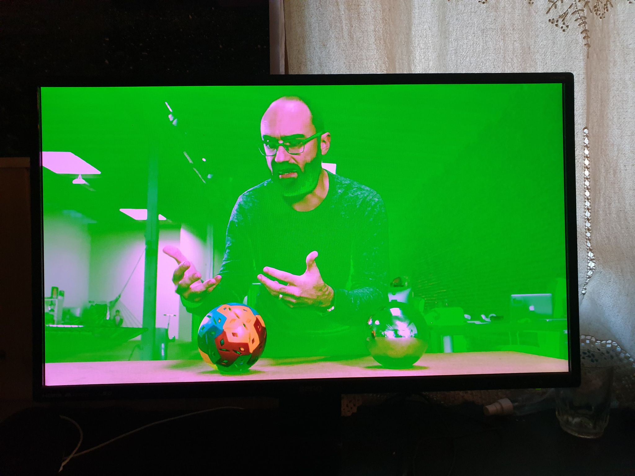 Green screen glitch Apple Community