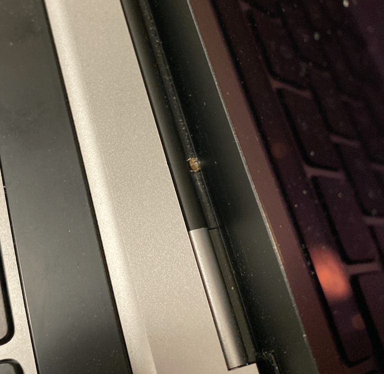 MacBook Pro 2021 M1 Hinge Problem ? Apple Community