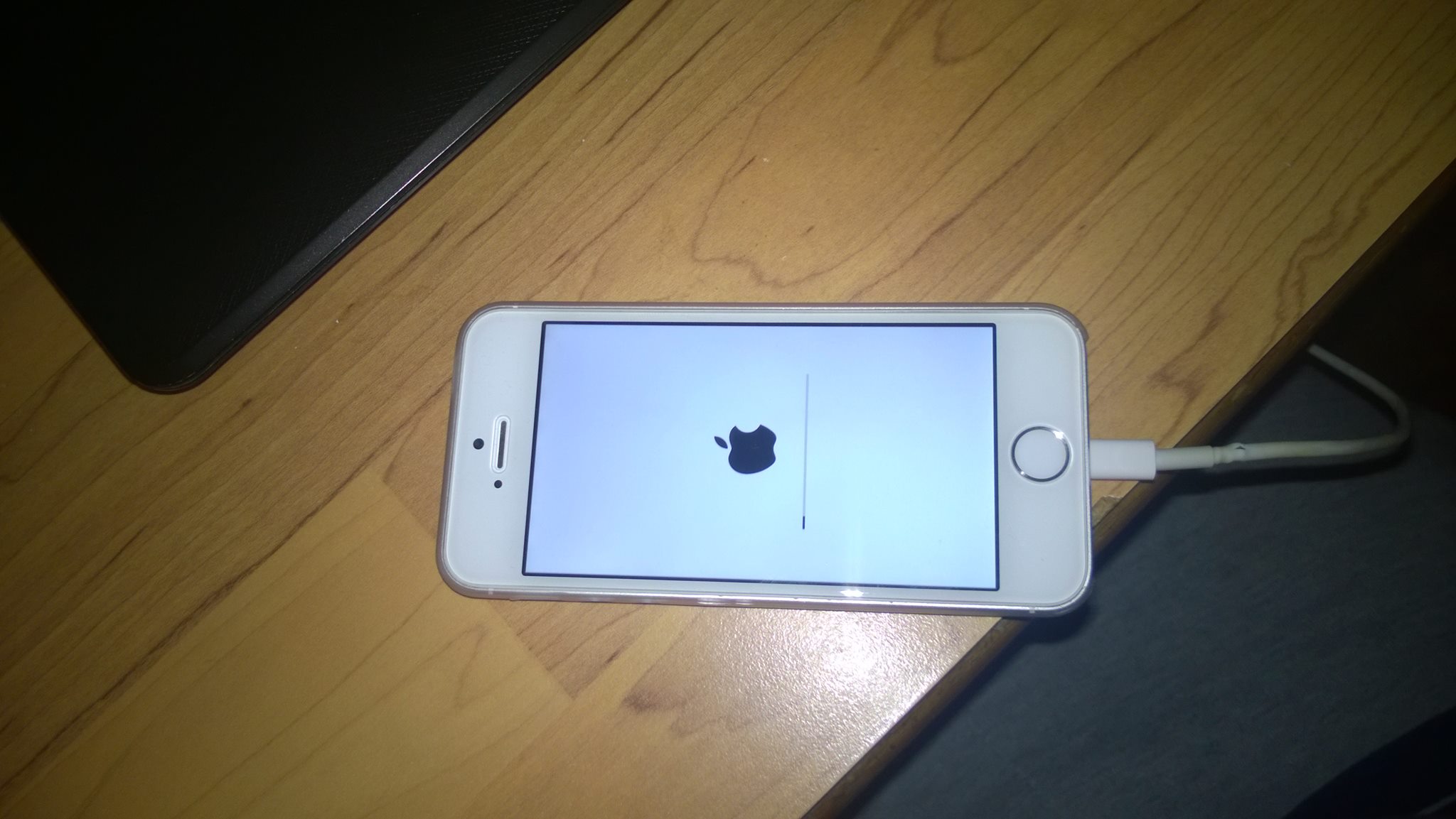 iPhone 5s stuck at progress bar after res… Apple Community