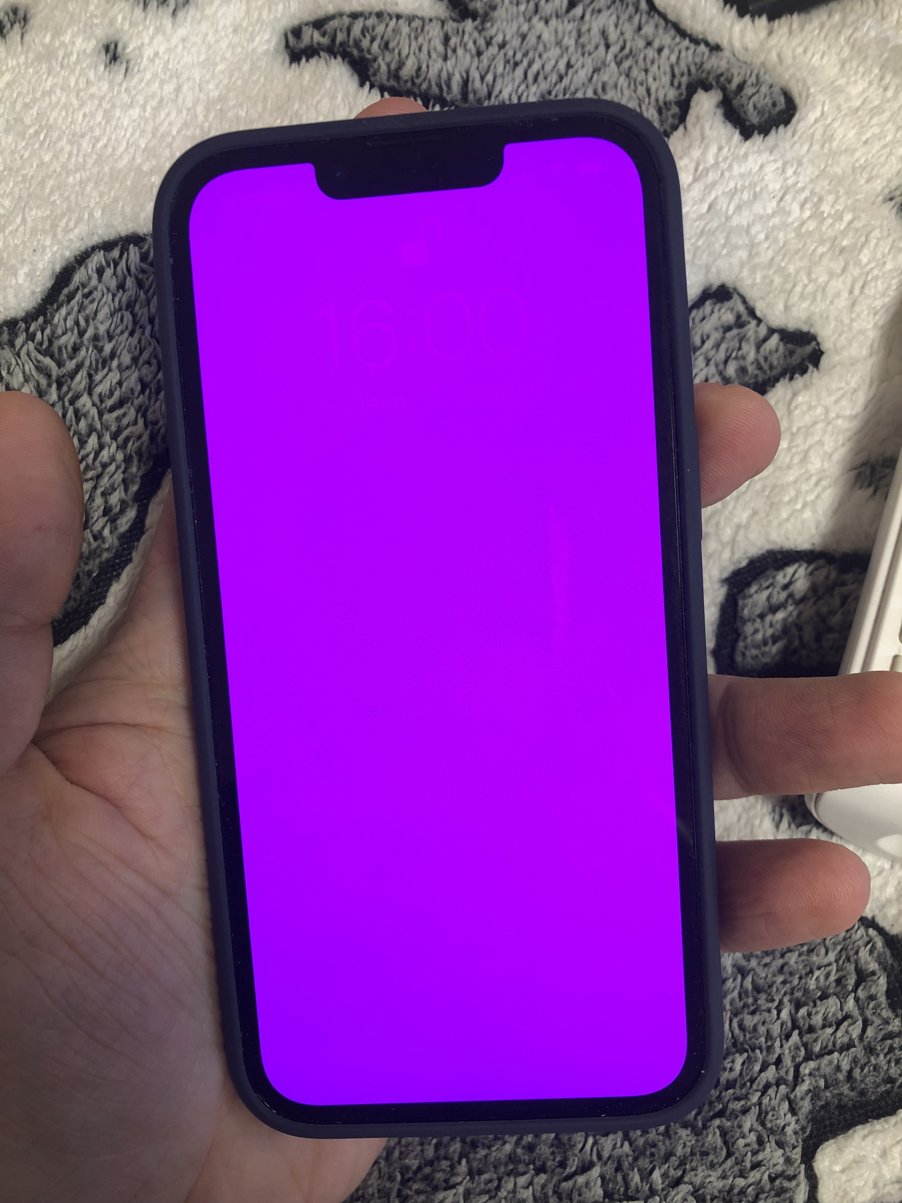 My Iphone 13 pro screen itself turn Pink … Apple Community