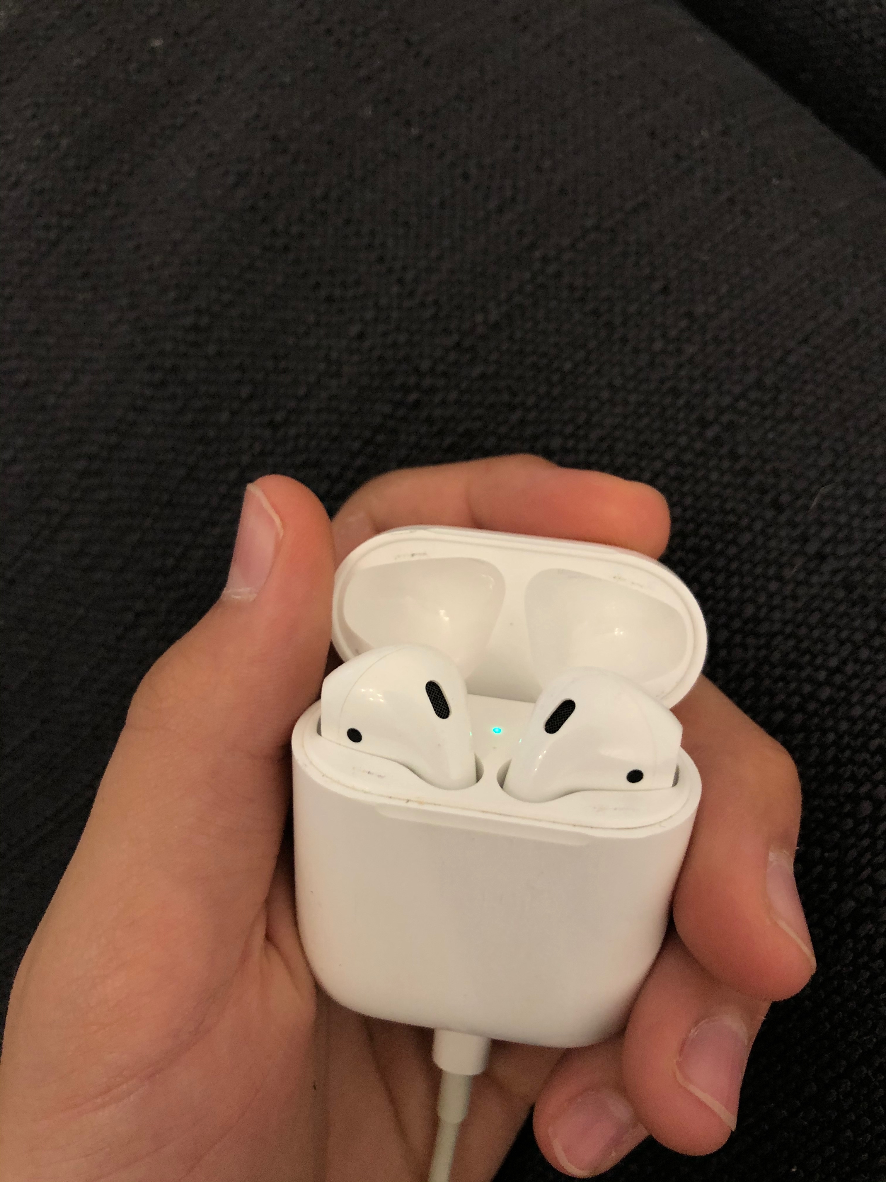 my AirPods case doesn't charging the AirP… Apple Community
