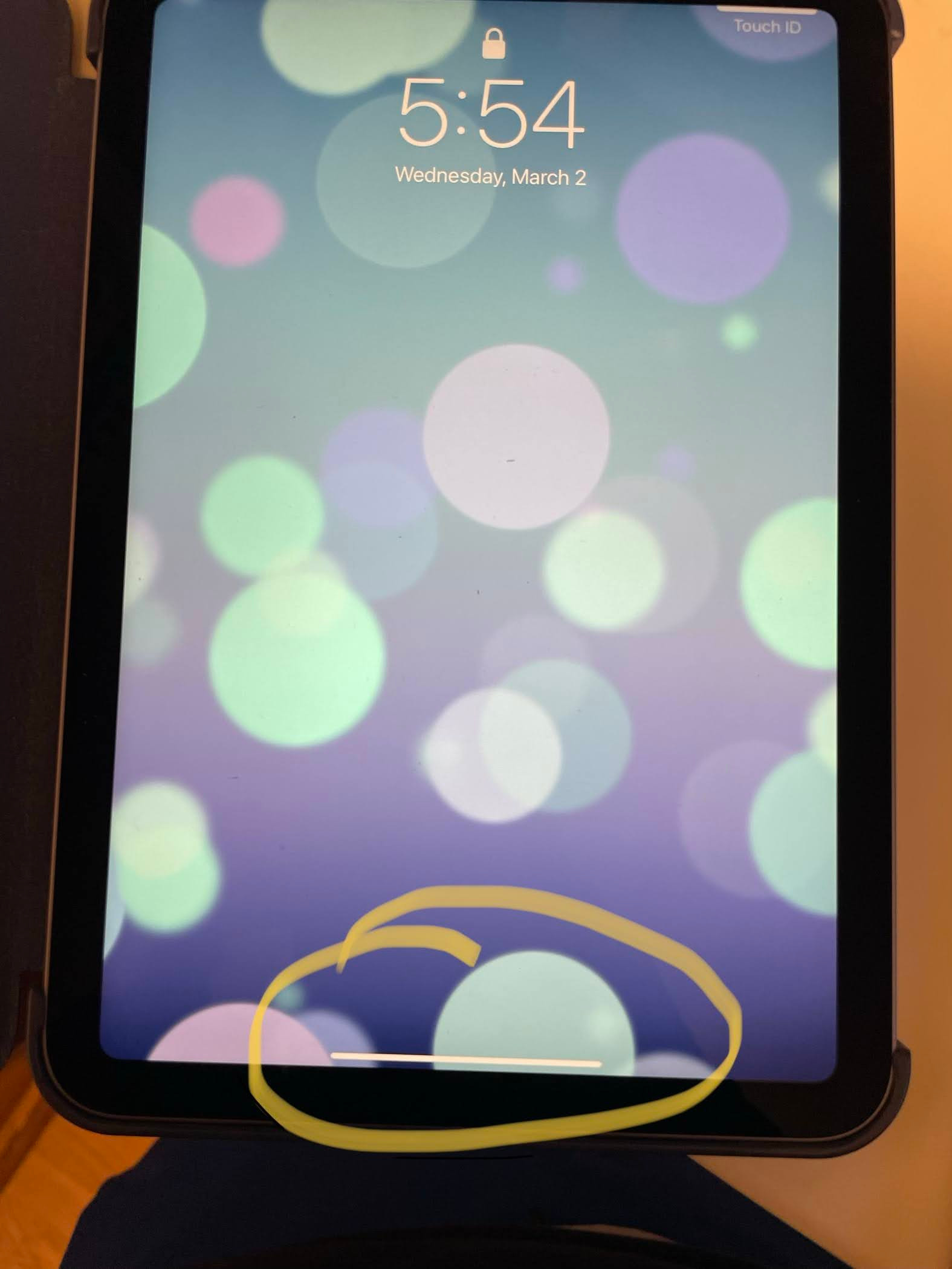 White bar on bottom of ipad mini 6 Apple Community