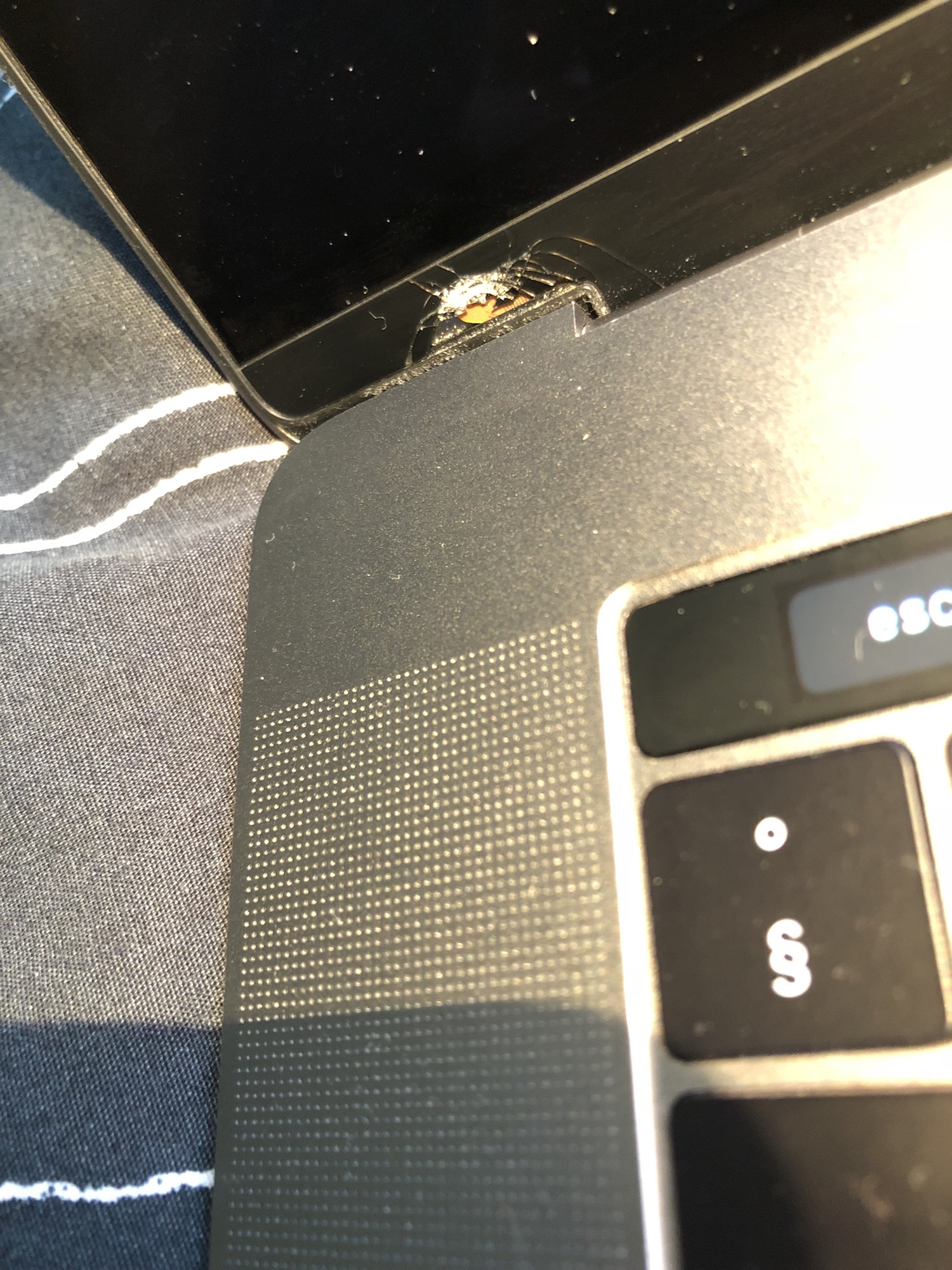 Cracked screen MacBook Pro with Touch Bar Apple Community
