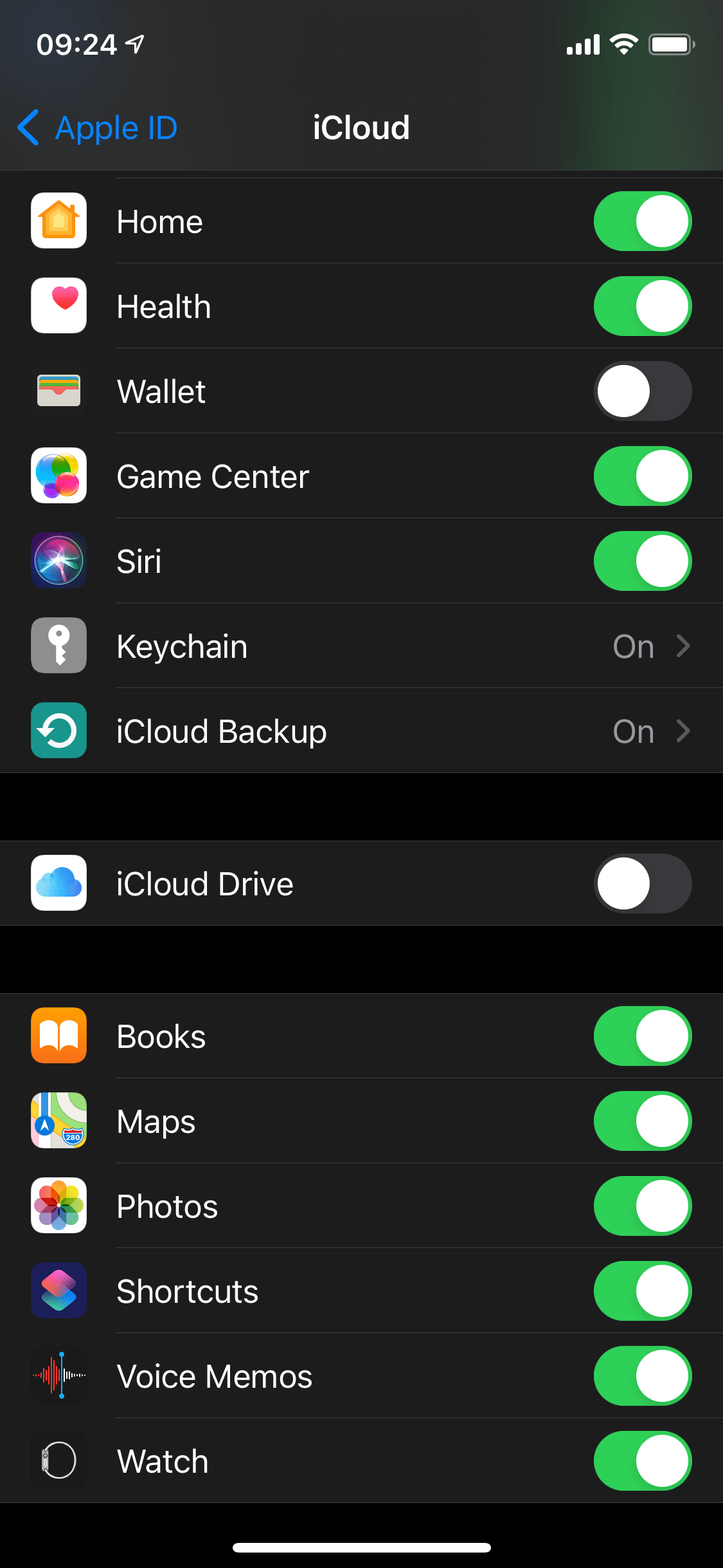 iPhone storage keeps going back to full a… Apple Community