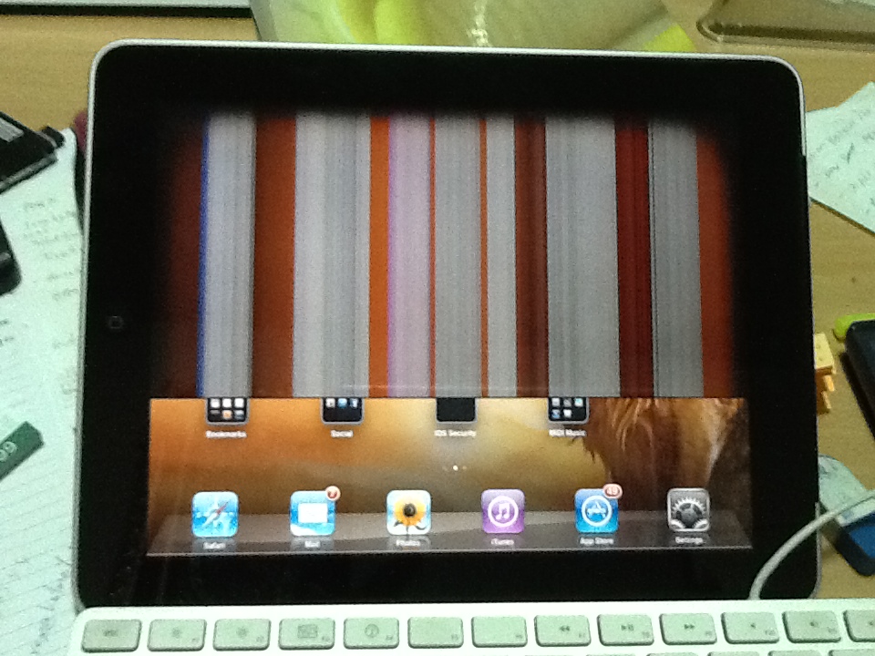 Screen half black iPad Apple Community