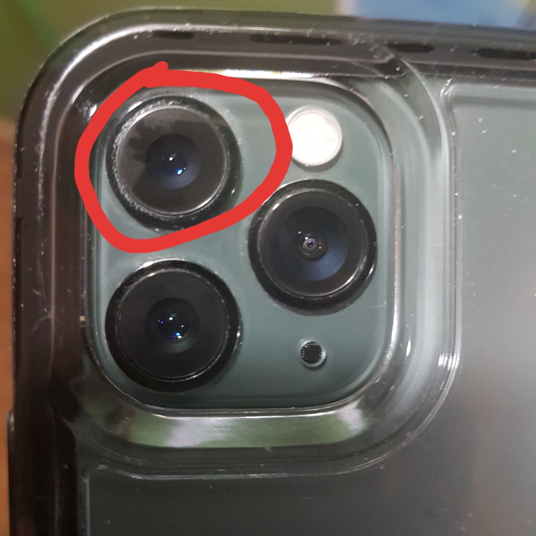 Iphone 11 pro max camera lens can easily … Apple Community