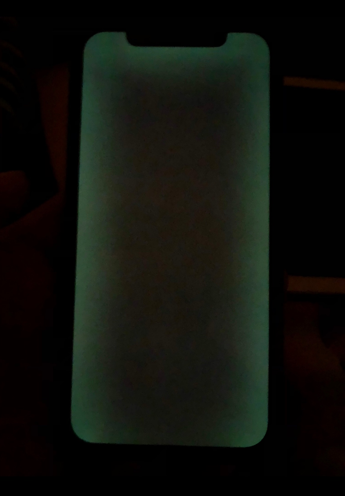iPhone 12 having ununiform green tint/haz… Apple Community