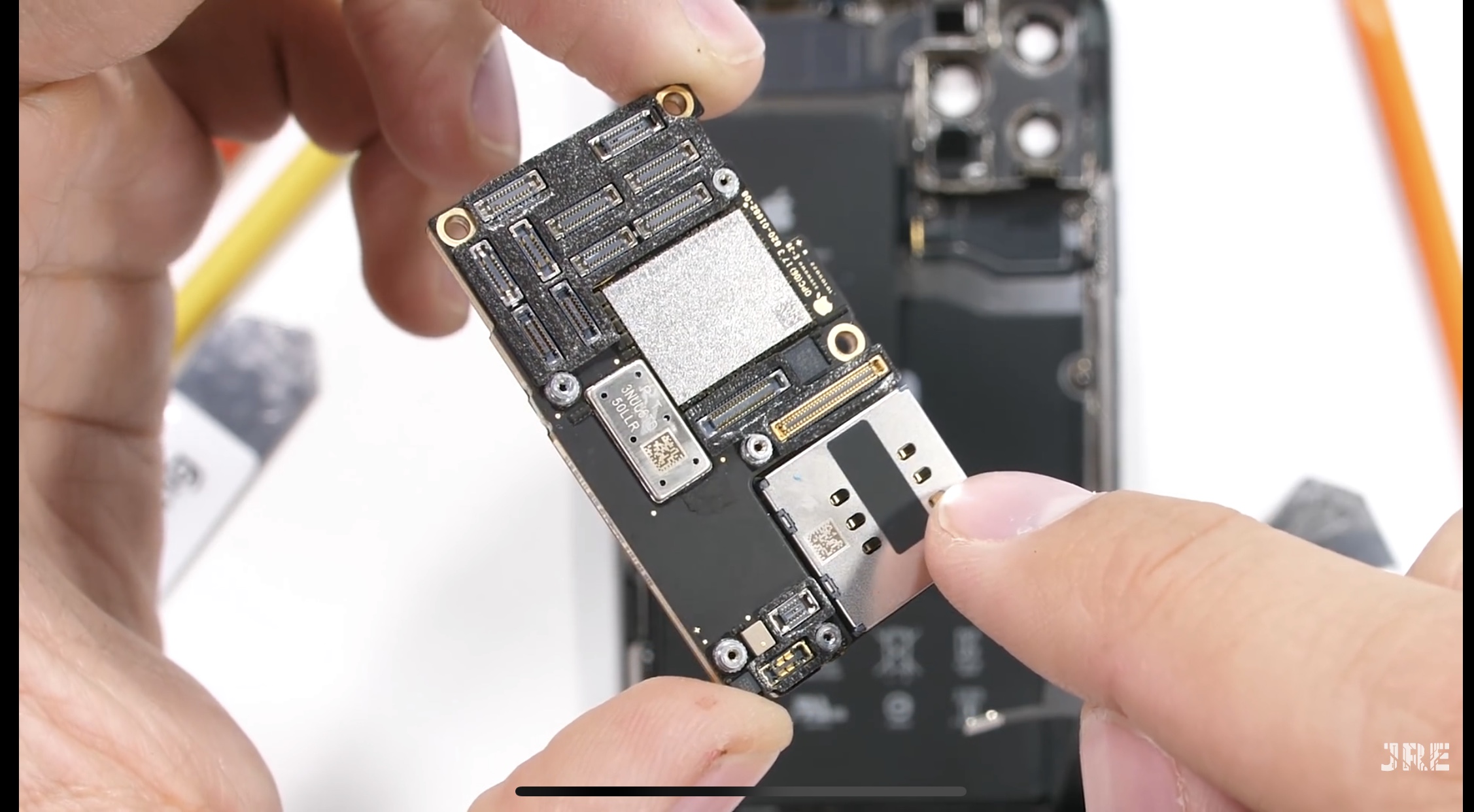 Crackling noise/Feedback on Iphone 11 pro Apple Community