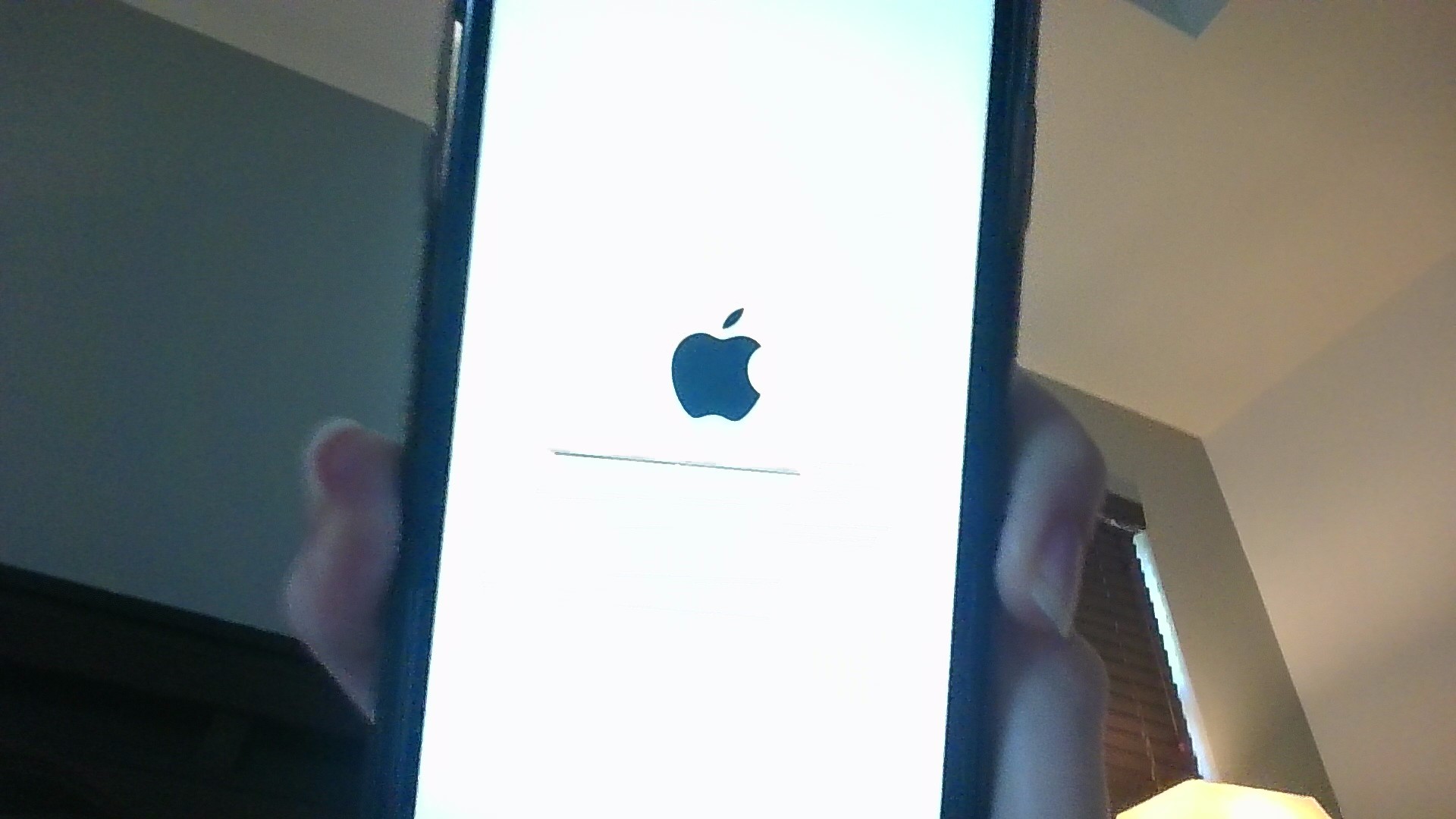 Iphone 11 stuck on updating white screen … Apple Community