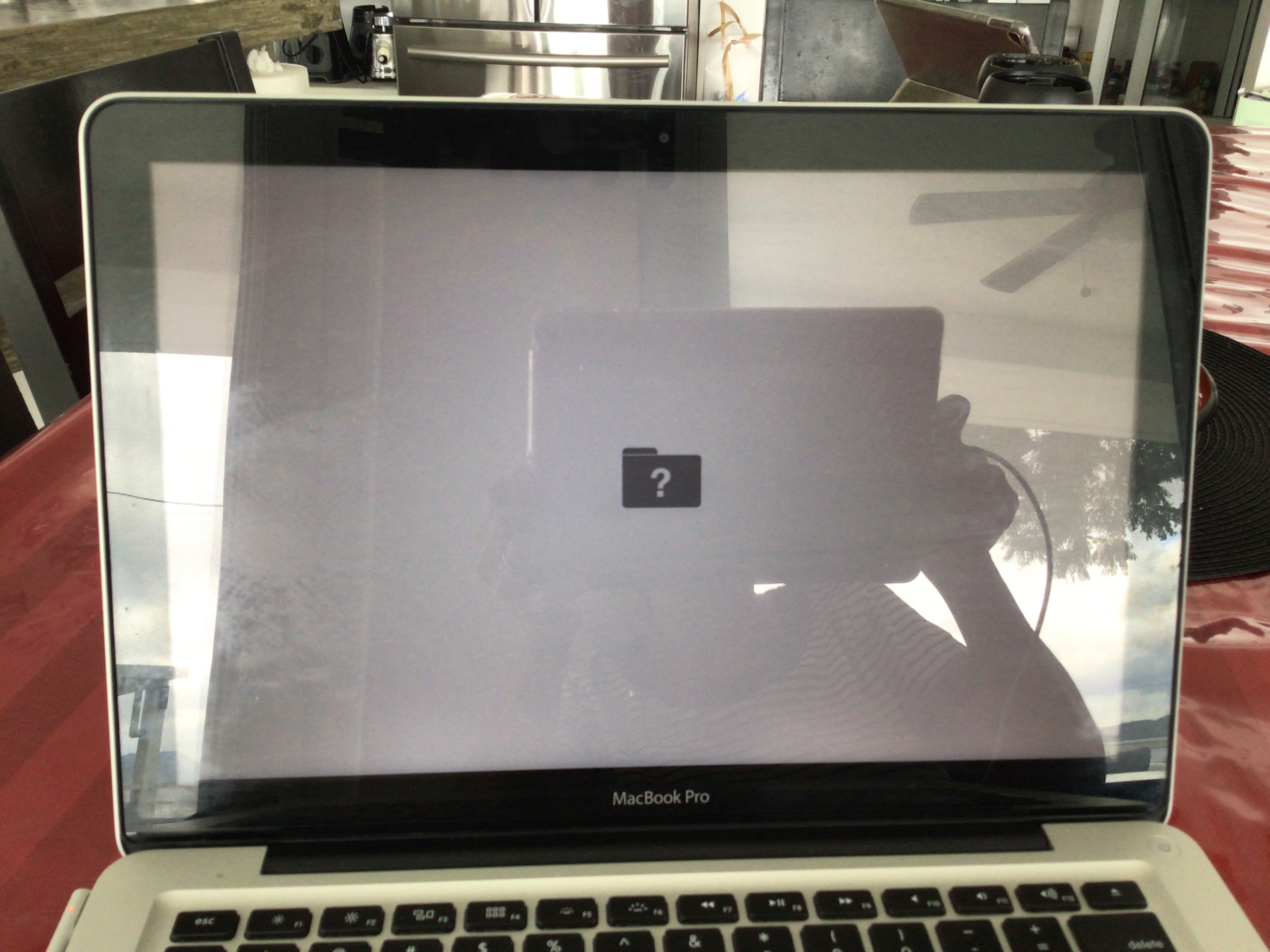MacBook Pro shows in the screen question … Apple Community
