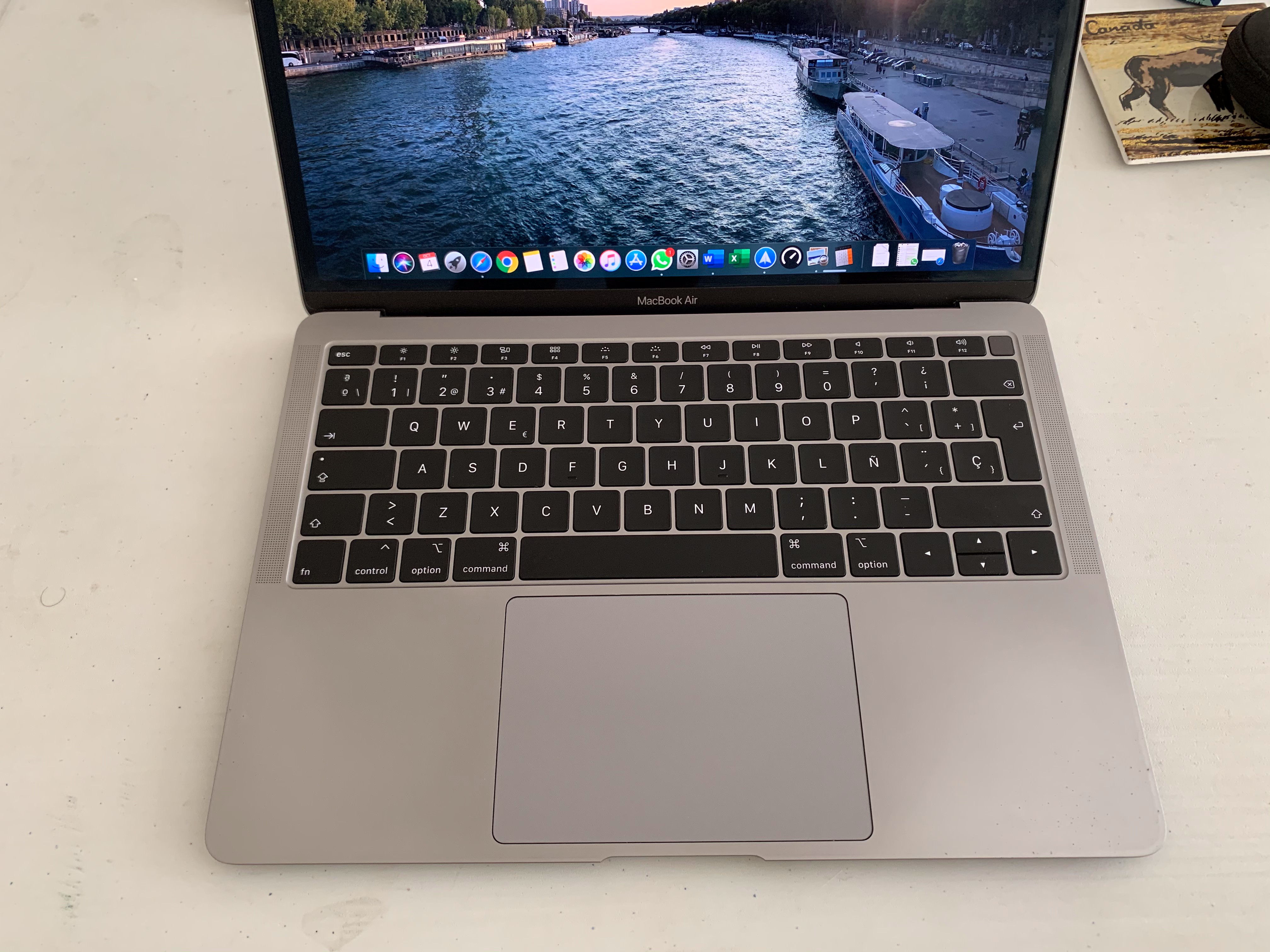 Space Grey MacBook Air 2018 Discoloration… Apple Community