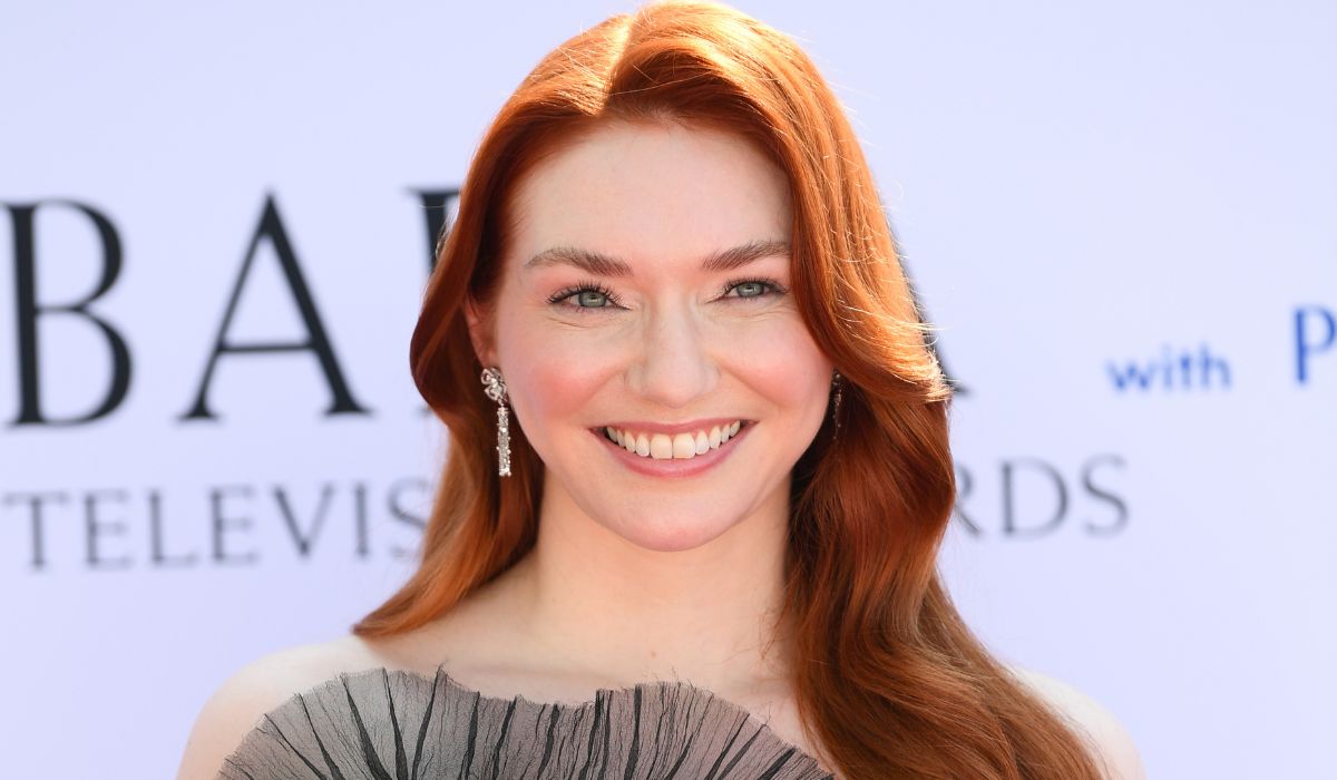Poldark star Eleanor Tomlinson announces she's a firsttime mum
