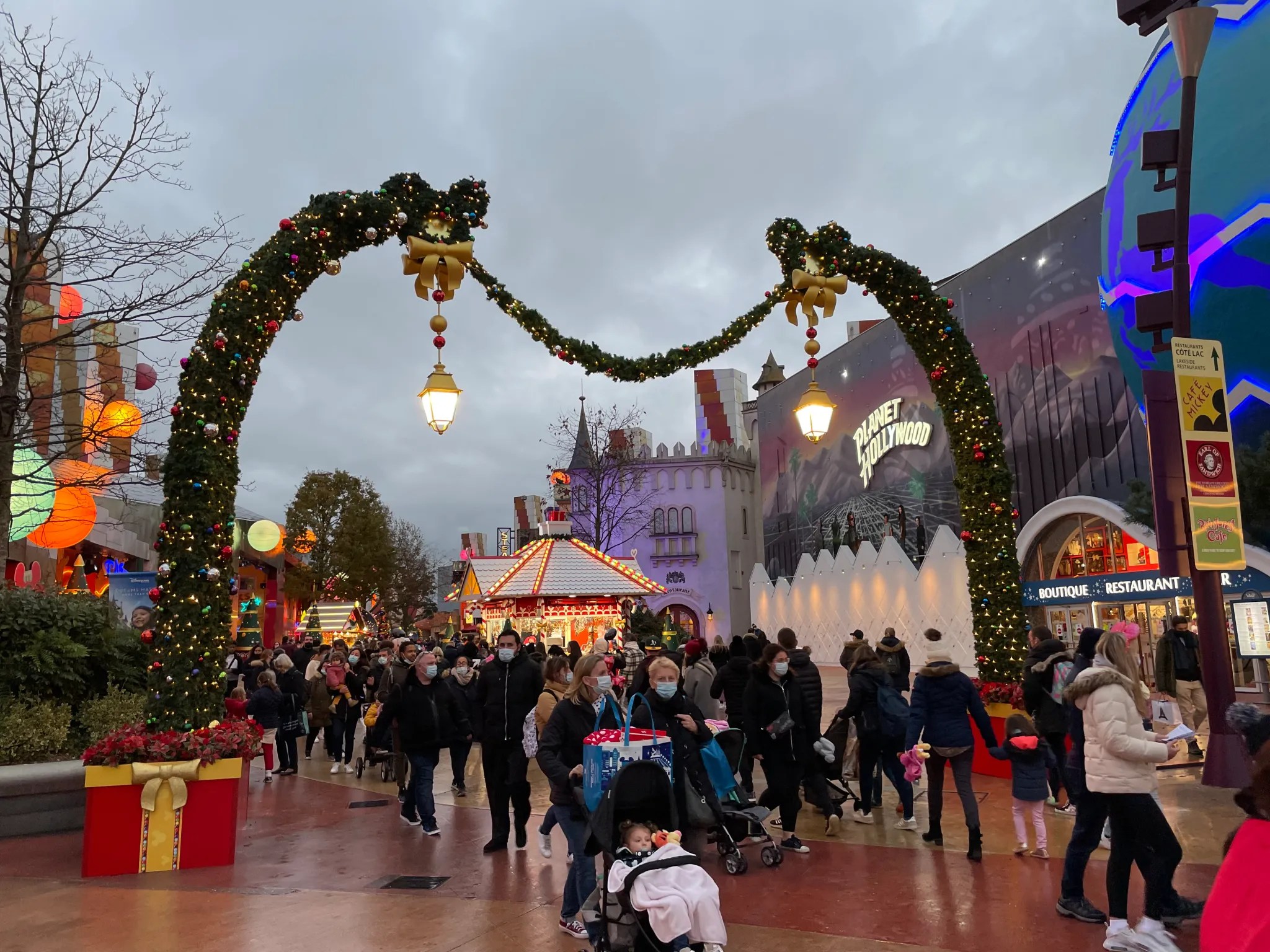 Le marché de Noël du Disney Village les informations ! Disneyland