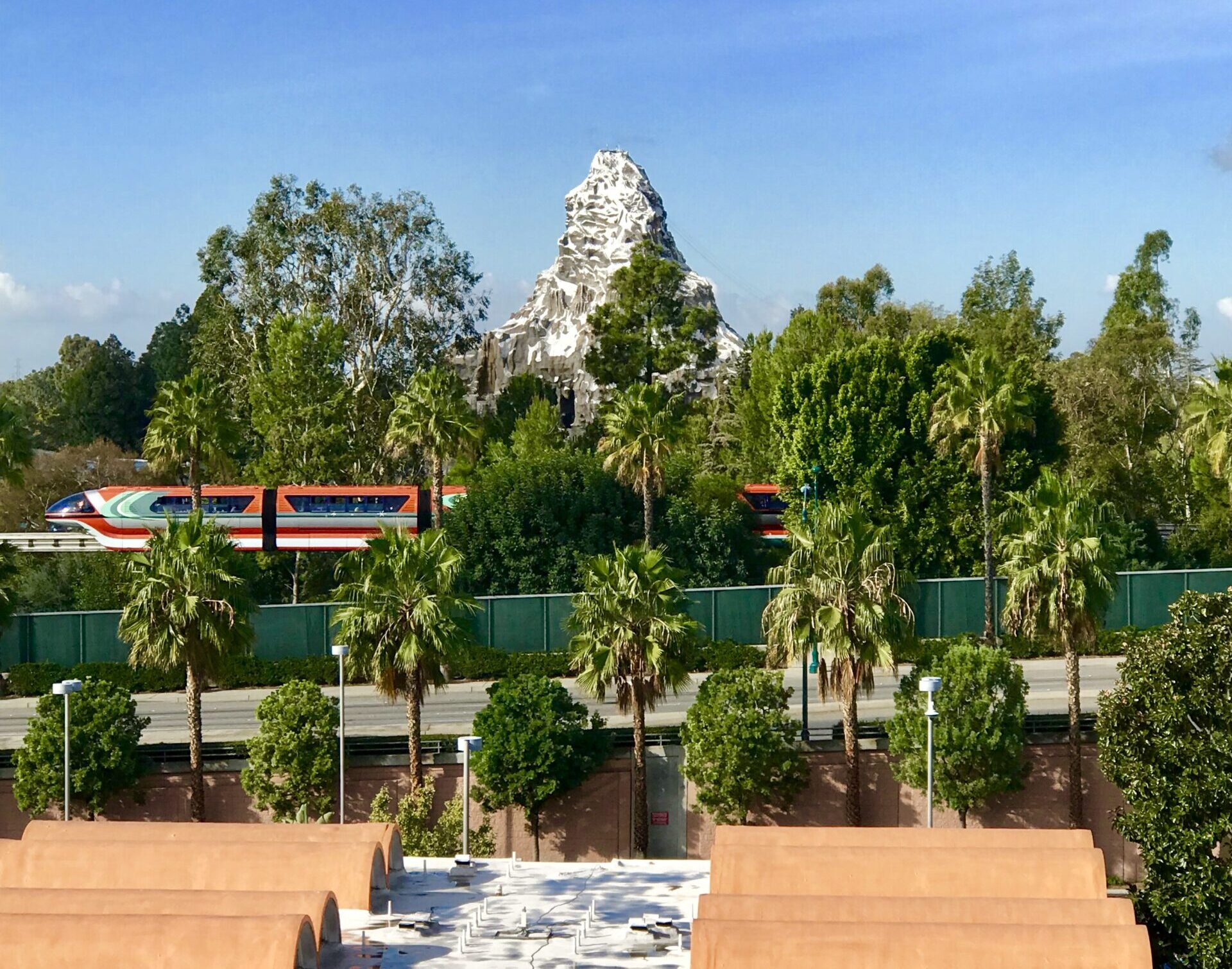 Howard Johnson Anaheim hotel review across the street from Disneyland