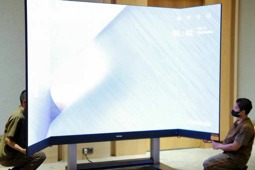 ViewSonic Takes Aim At Event Industry With 135″ Folding LED Display