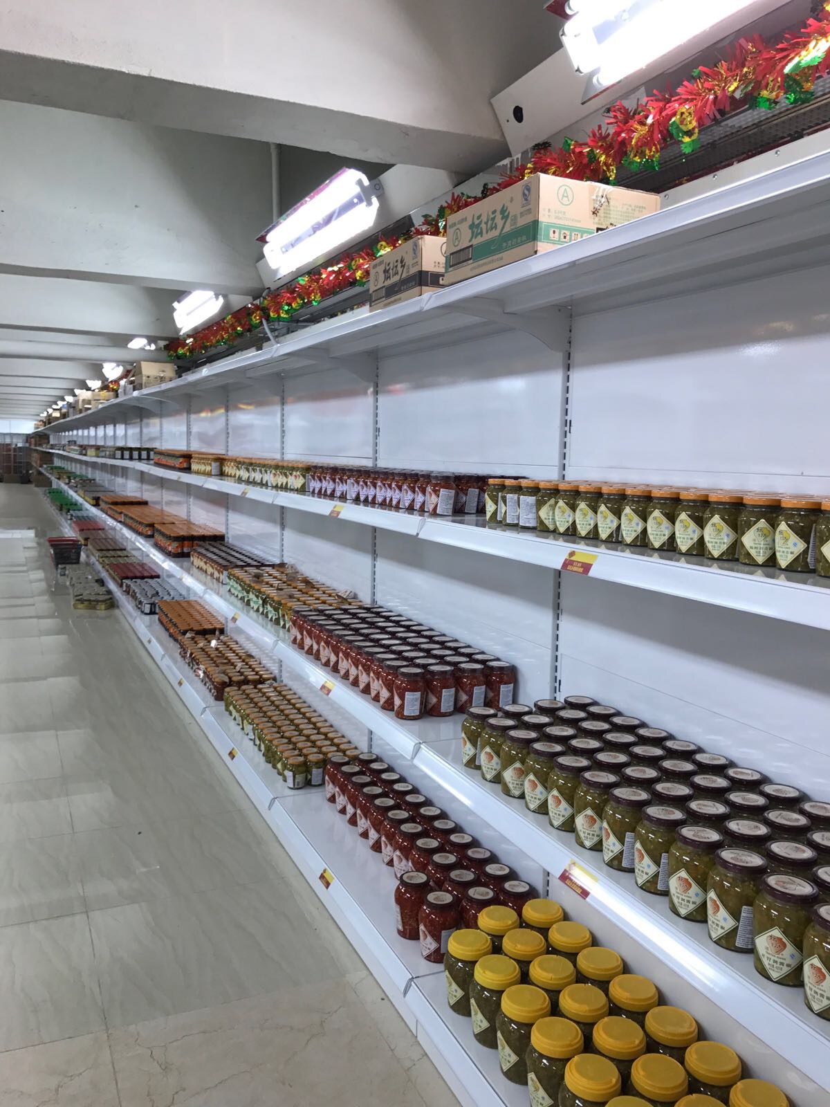 Gondola System Display Rack and Shelving Solutions