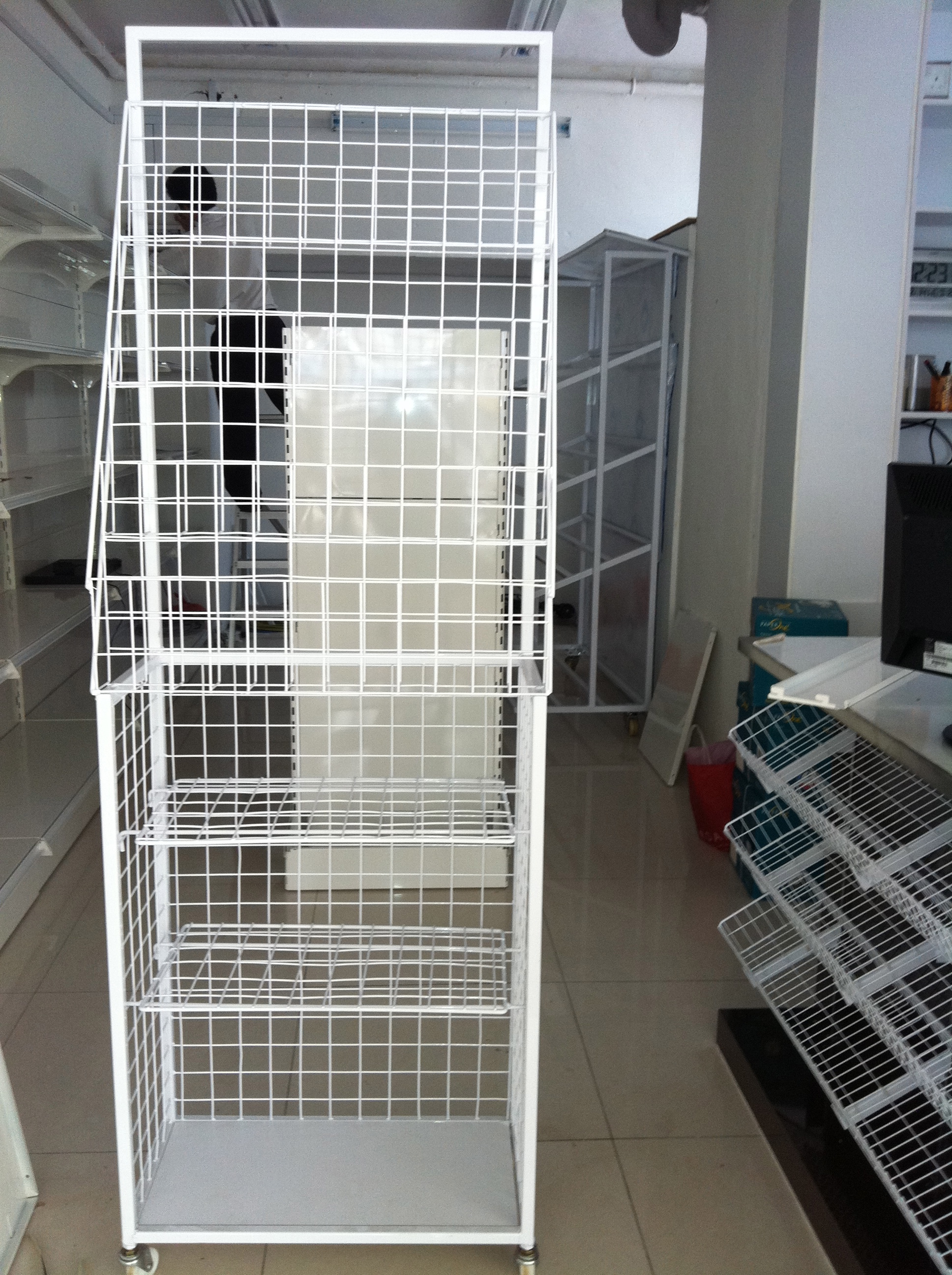Mini Mart Wire Mesh Equipment Display Rack and Shelving Solutions