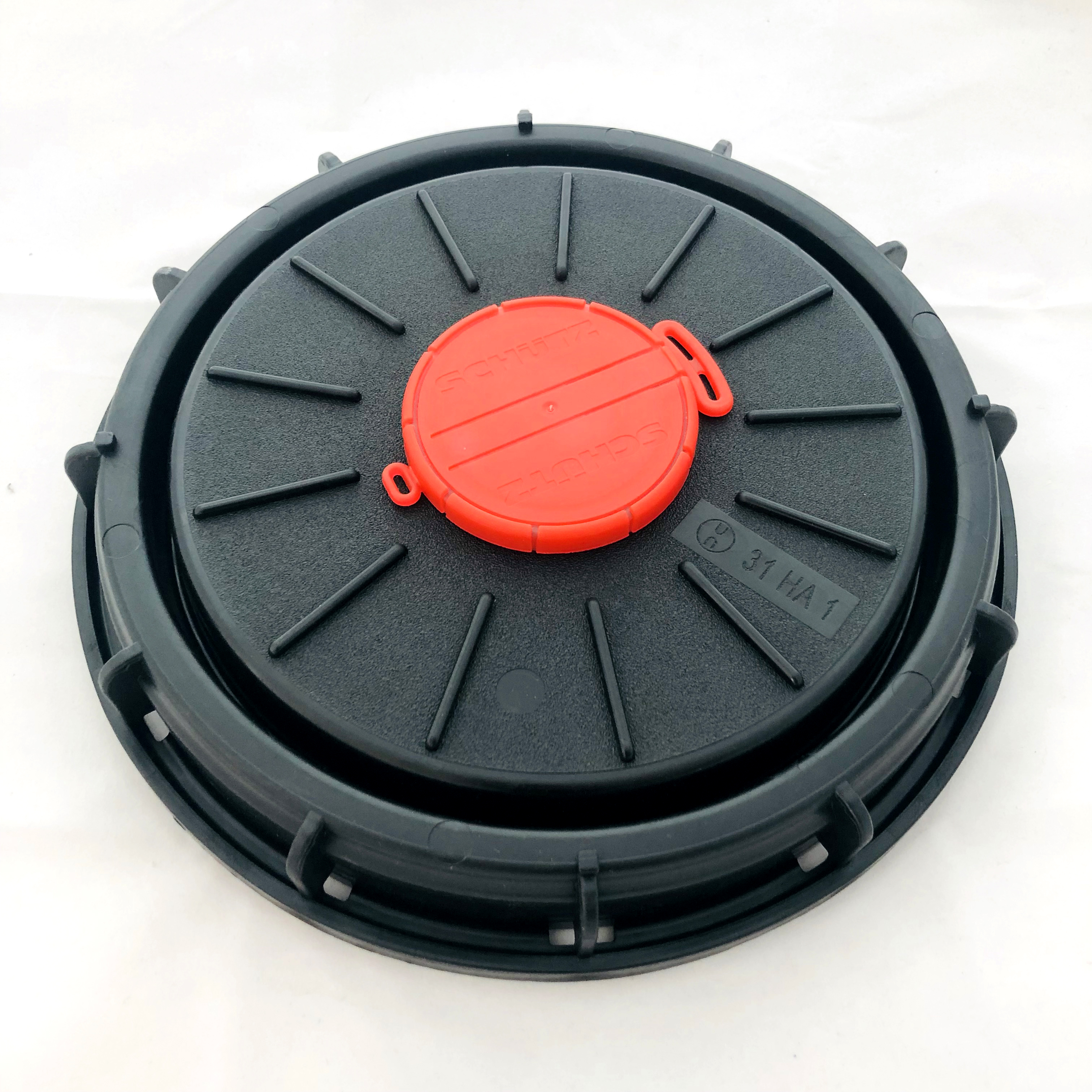 Schutz 9″ Lid with 2″ bung and seal Distributions D.A.B. Inc.