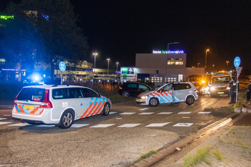 Politieachtervolging eindigt in crash Kleinpolderplein Rotterdam
