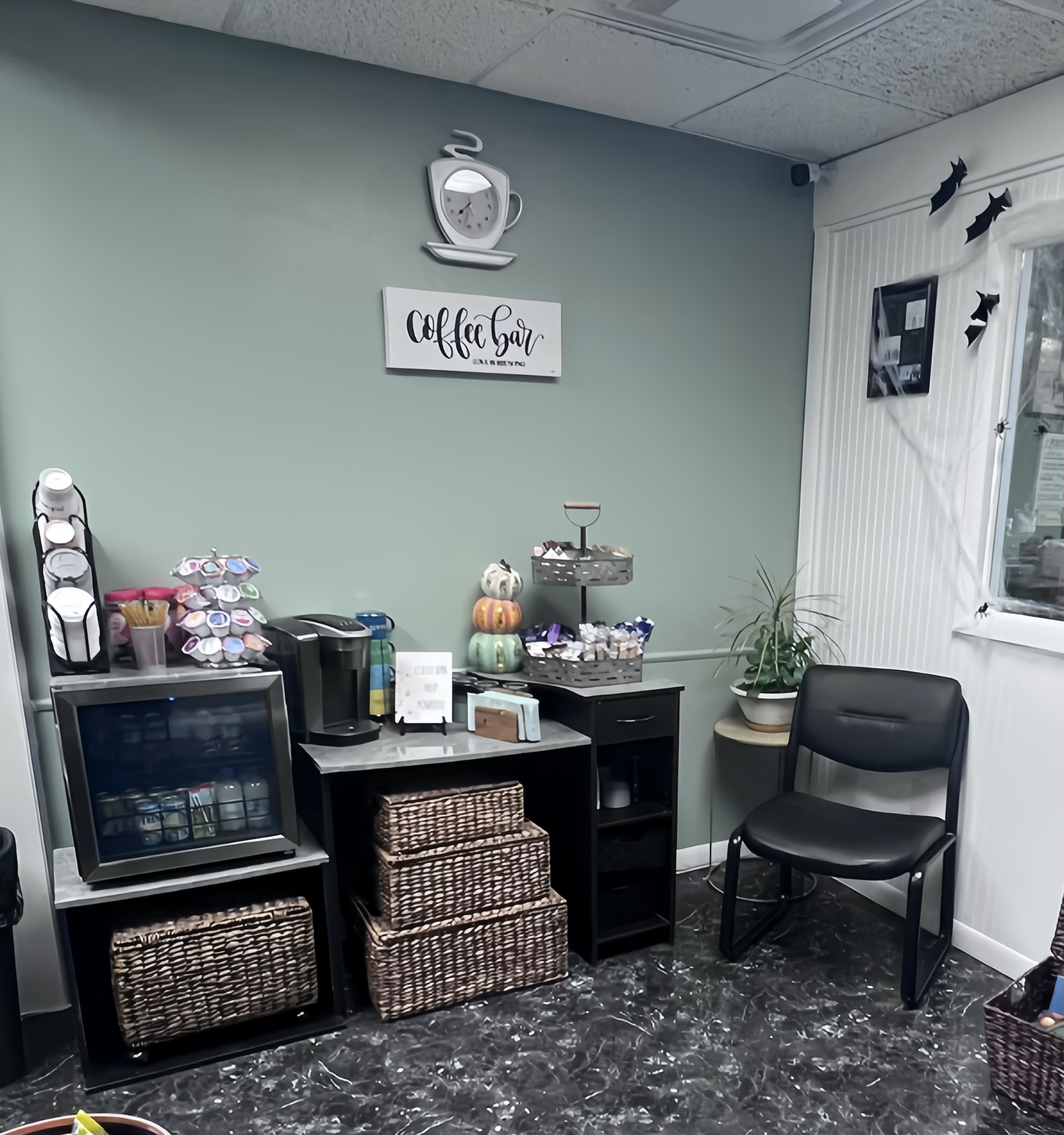 Smoking Mirrors Hair Salon & Dítē