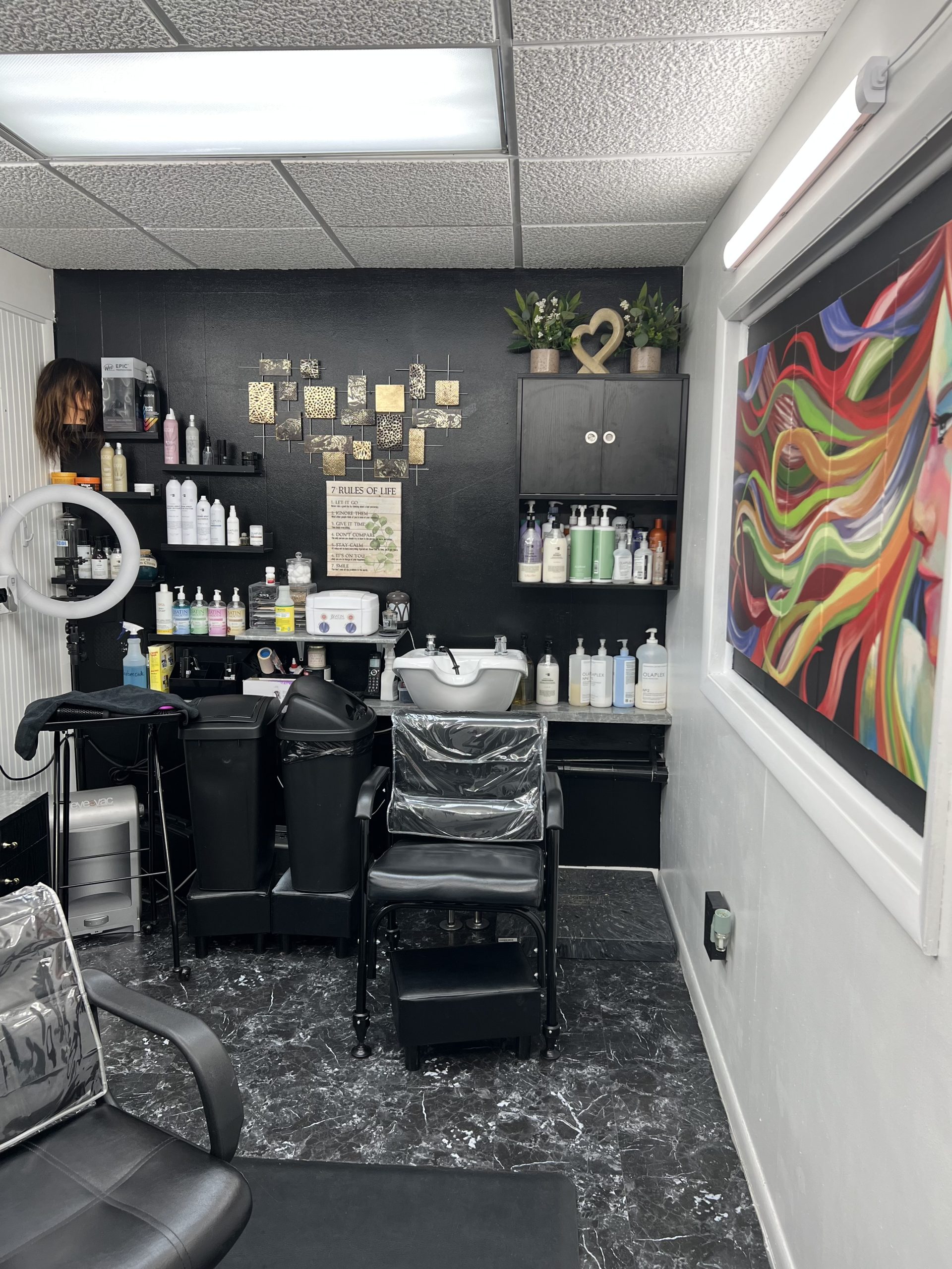 Smoking Mirrors Hair Salon & Dítē