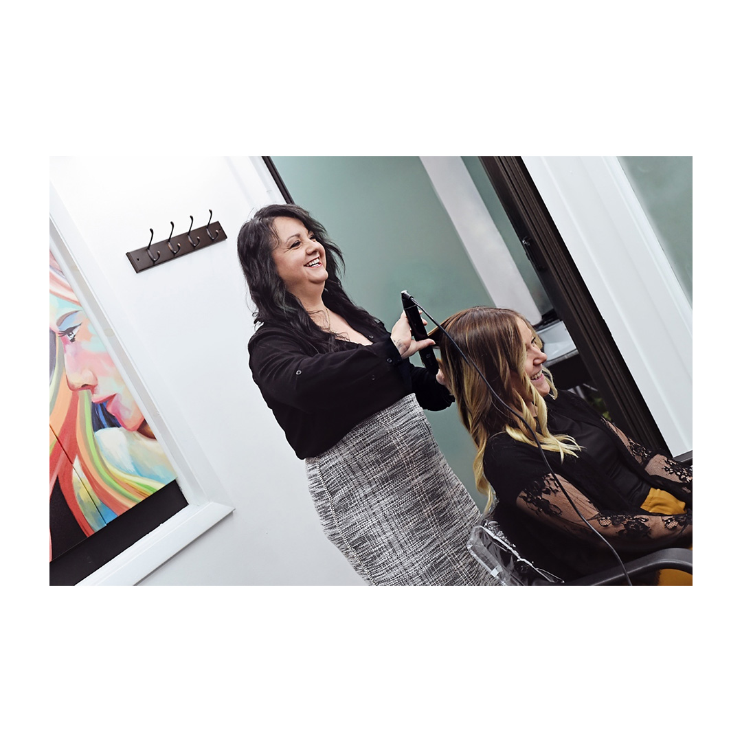 Smoking Mirrors Hair Salon & Dítē