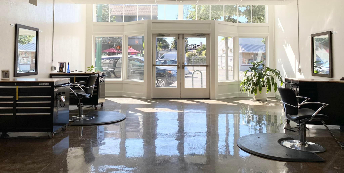 Single Station in Boutique 4 Station Salon For Rent In Vibrant Downtown