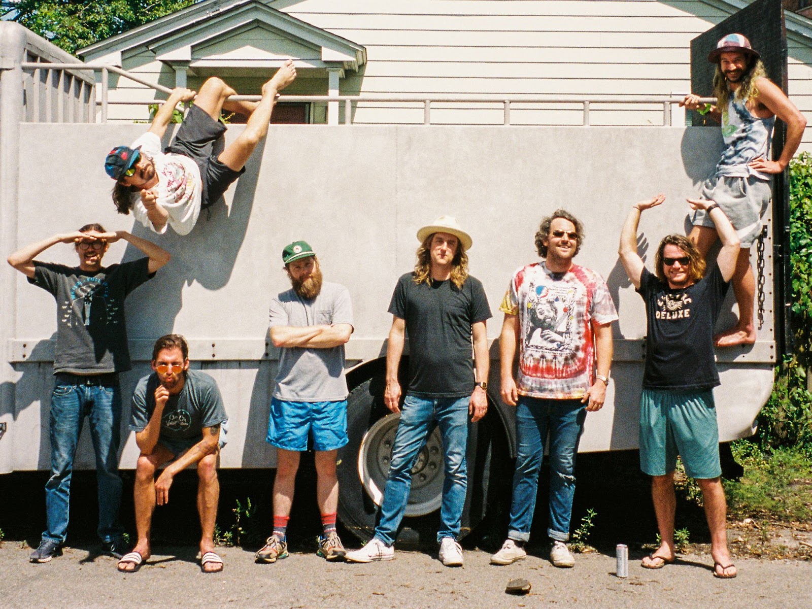 Recent News Futurebirds & Carl Broemel 5 Questions + Track World